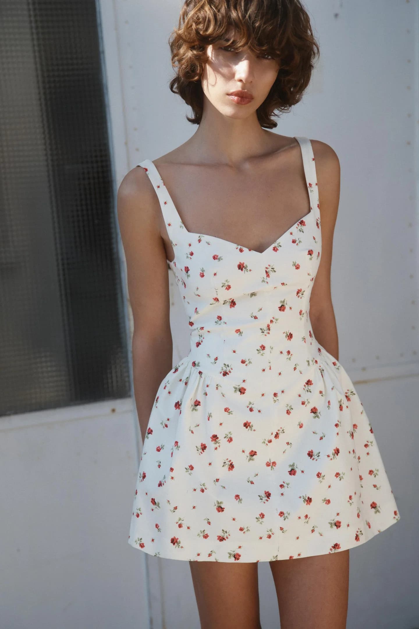 ШИРОКОЕ ЦВЕТОЧНОЕ ПЛАТЬЕ