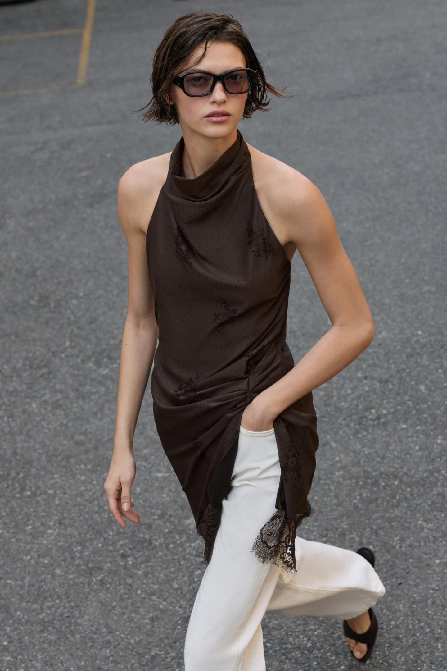 ПЛАТЬЕ В БЕЛЬЕВОМ СТИЛЕ С ХАЛТЕРОМ - фото 2