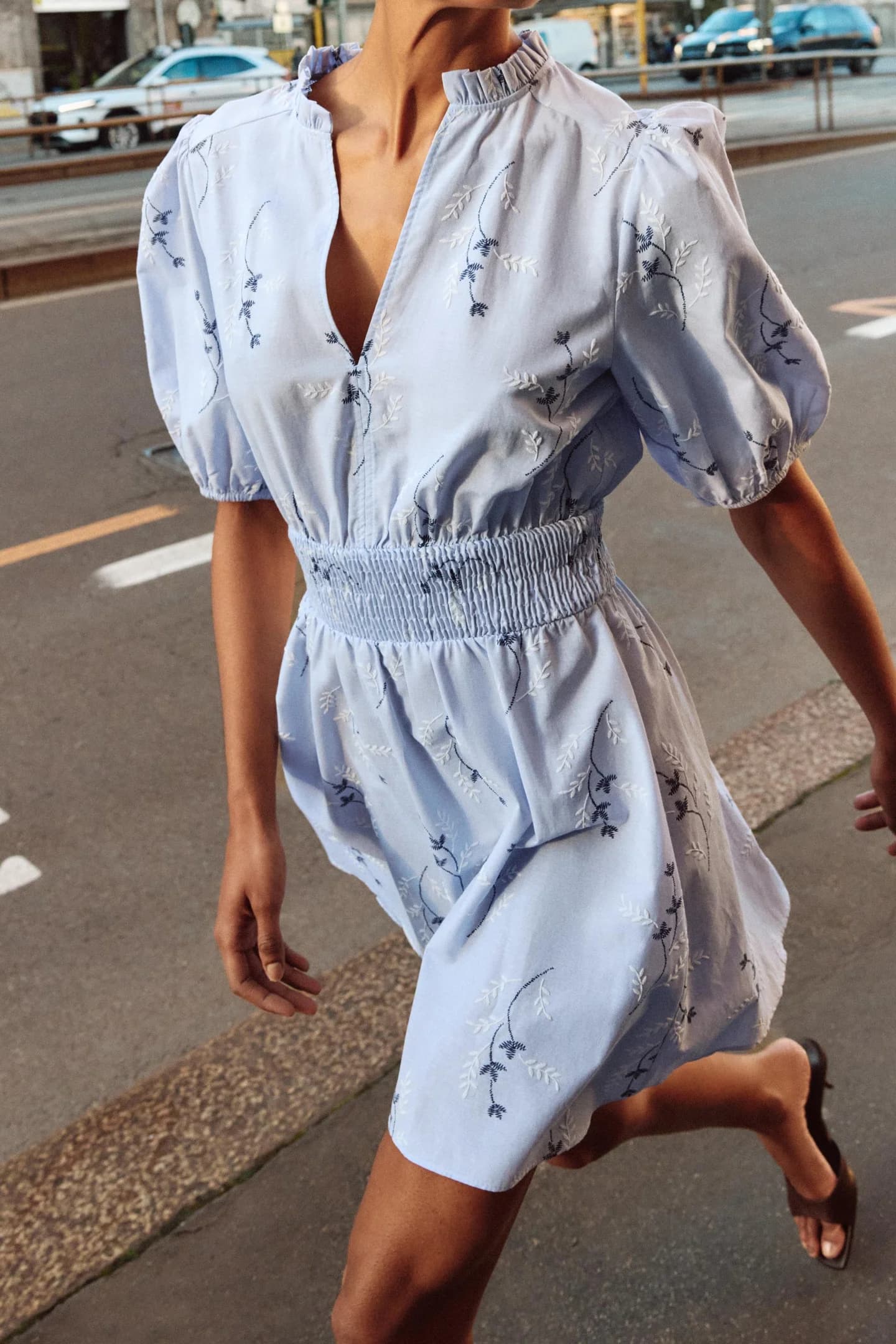 ПЛАТЬЕ С ПРИНТОМ И РЕЗИНОВОЙ ВЫШИВКОЙ - фото 2