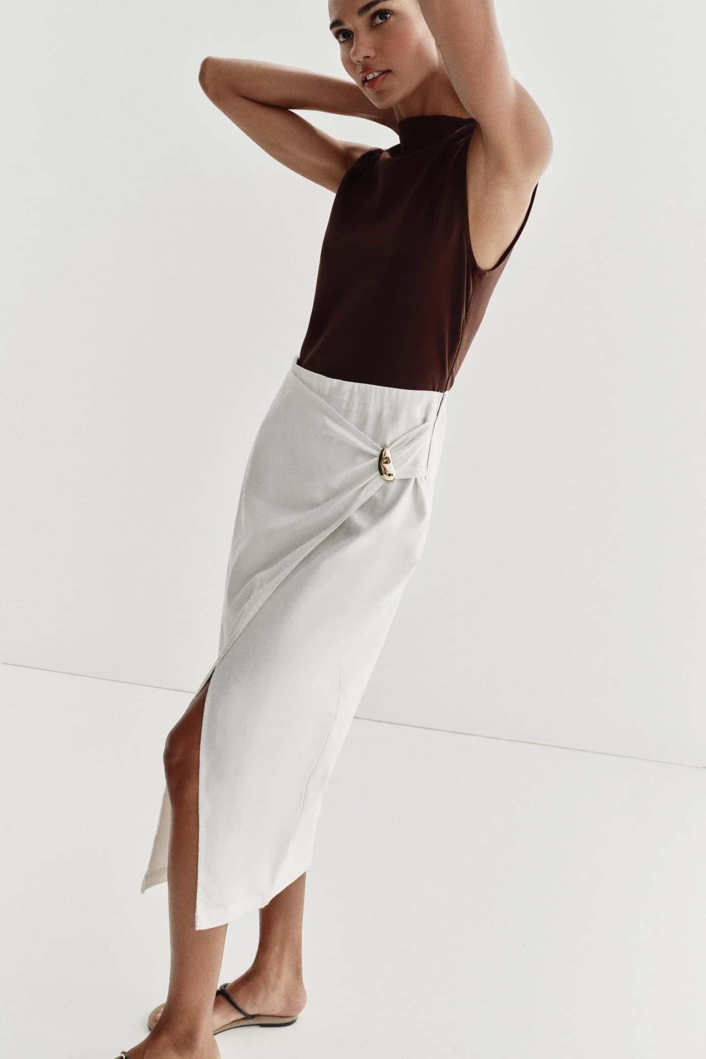 ПЛАТЬЕ МИДИ ИЗ КОМБИНИРОВАННОЙ ТКАНИ С ДЕКОРАТИВНЫМИ ЭЛЕМЕНТАМИ - фото 2