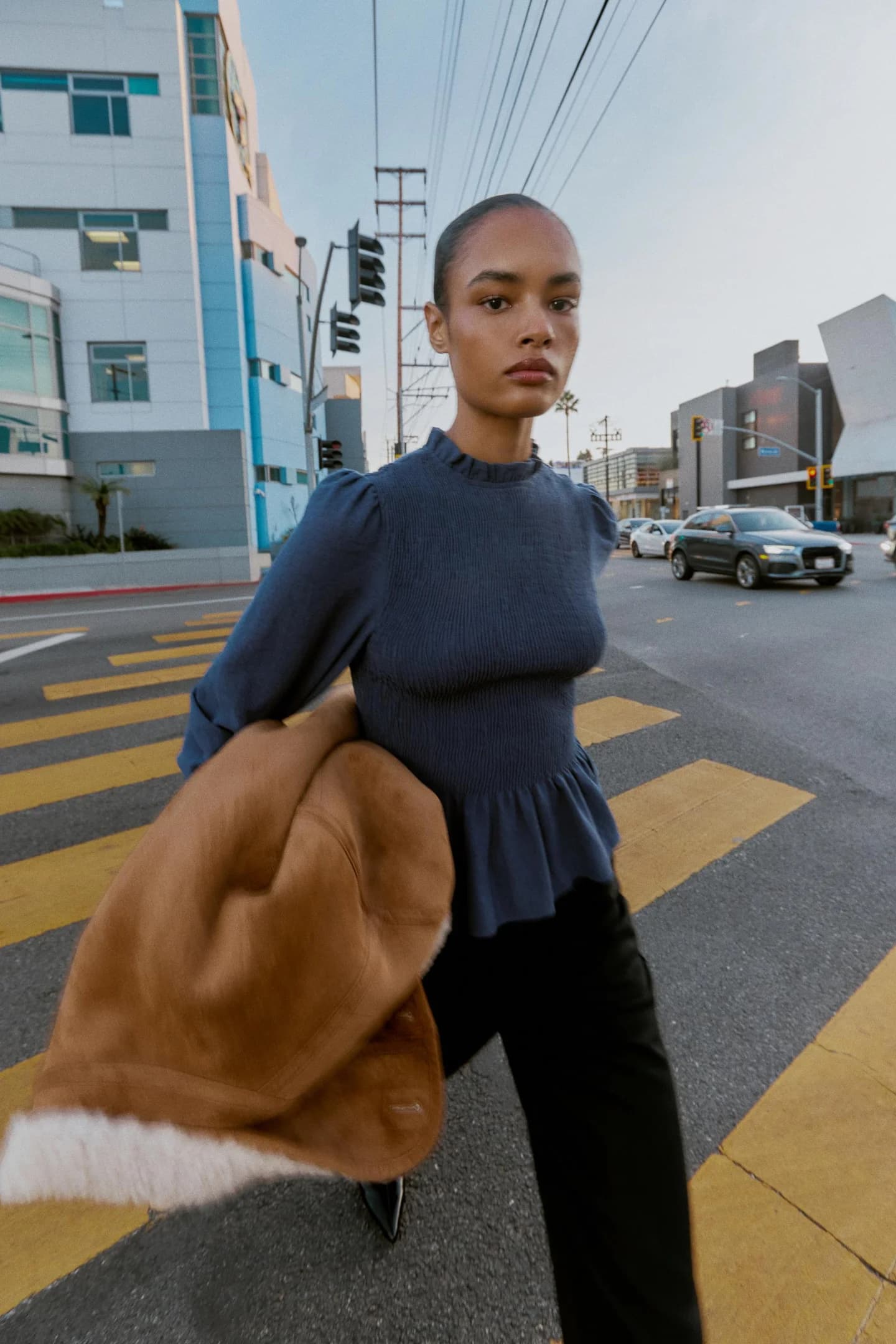 РУБАШКА С СОТОВЫМ ДЕКОРОМ - фото 2