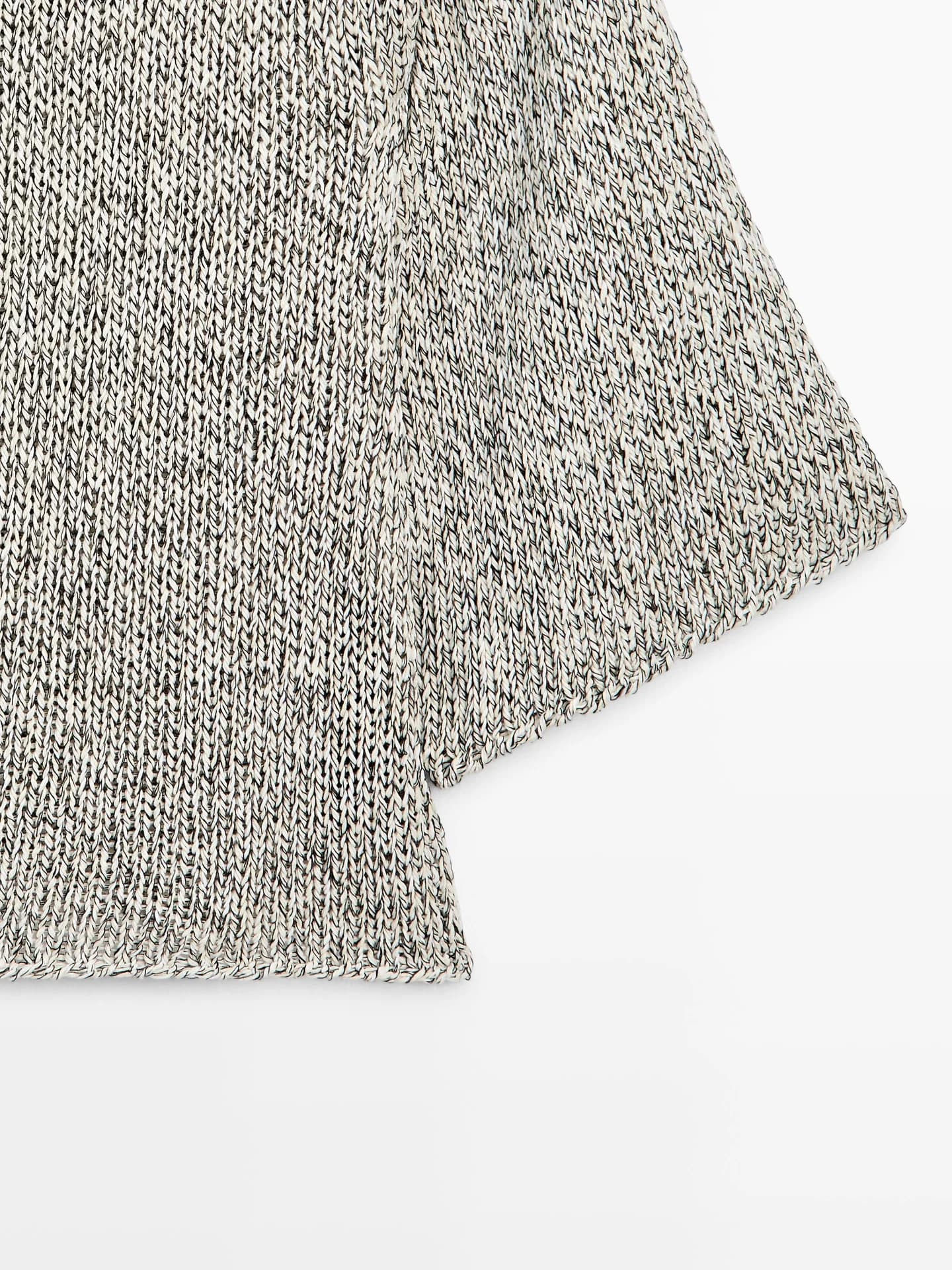 Вязаный свитер с хлопковой накидкой - фото 9