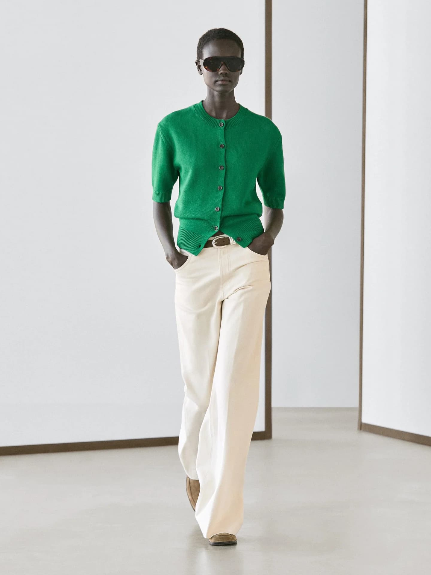 Вязаный кардиган из смесовой шерсти с короткими рукавами.