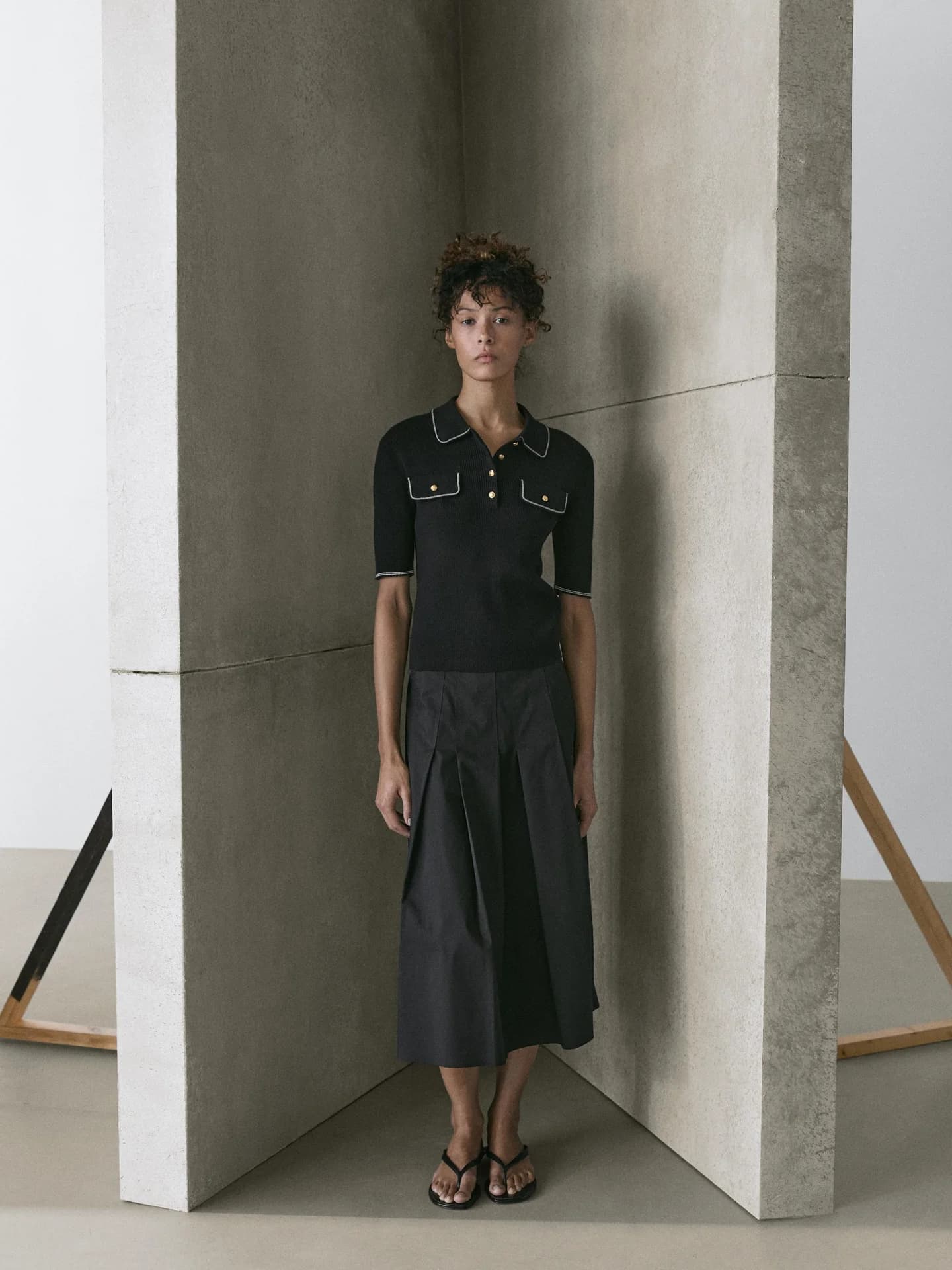 Рубашка-поло хлопкового трикотажа с контрастной деталью - фото 9