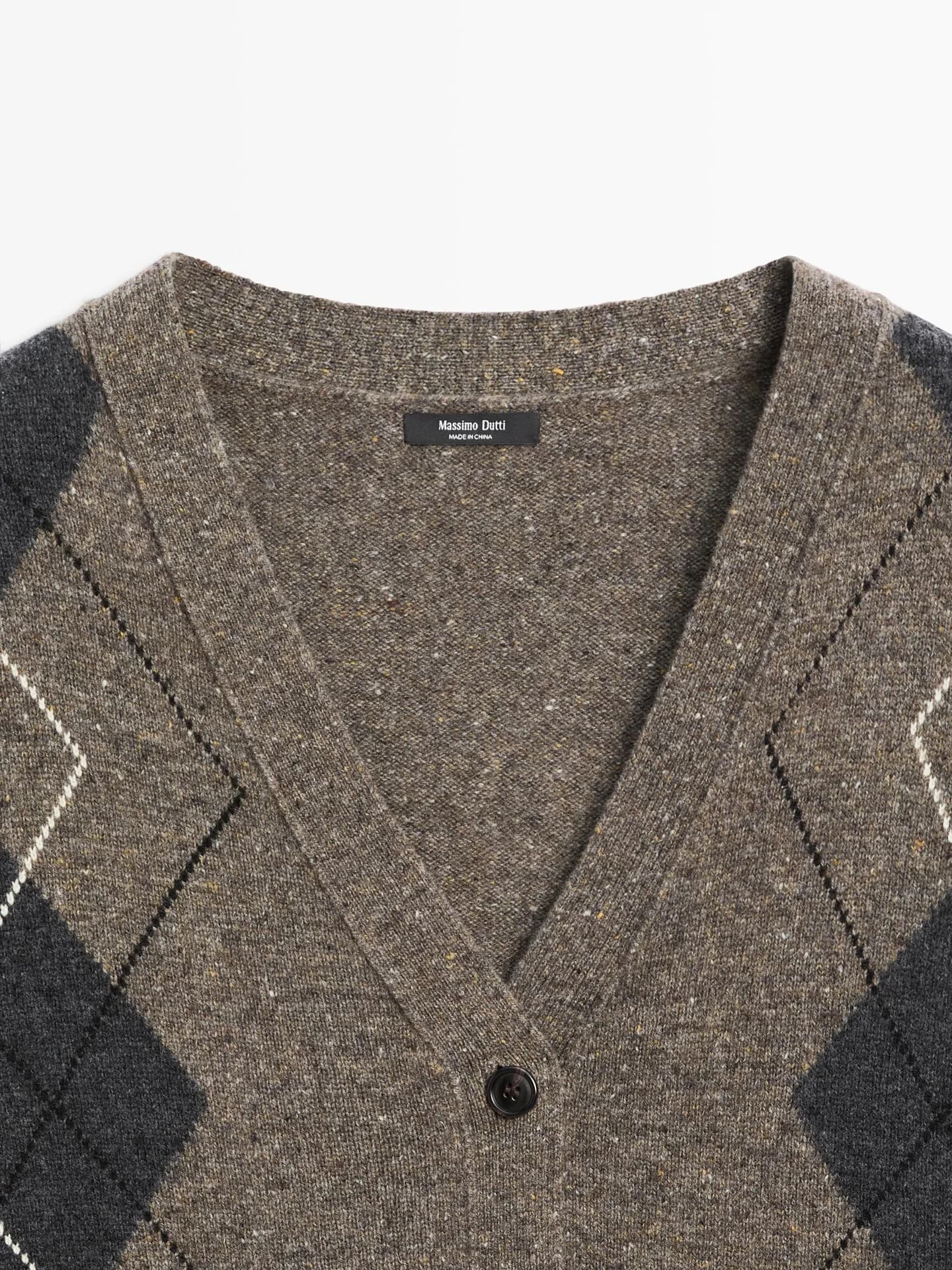 Вязаный шерстяной кардиган с ромбовидным узором. - фото 4