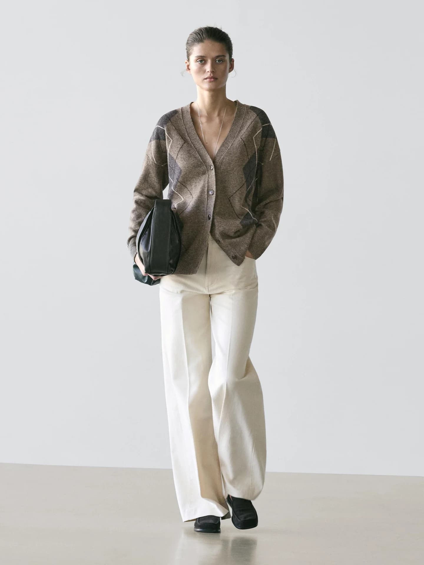 Вязаный шерстяной кардиган с ромбовидным узором. - фото 8