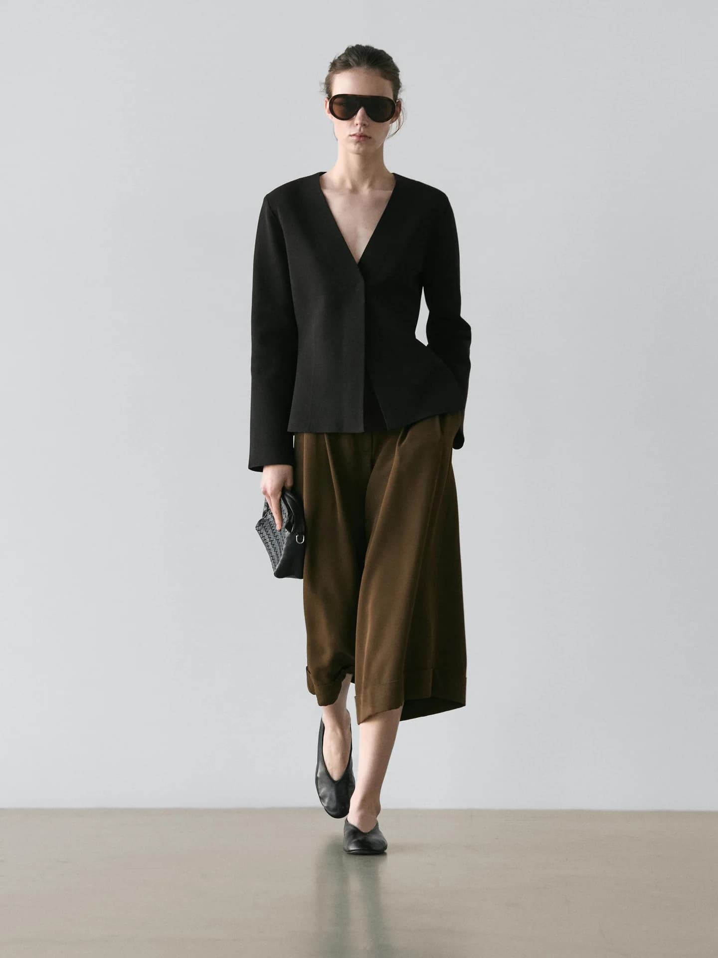 Вязаный пиджак с V-образным вырезом и молнией. - фото 9