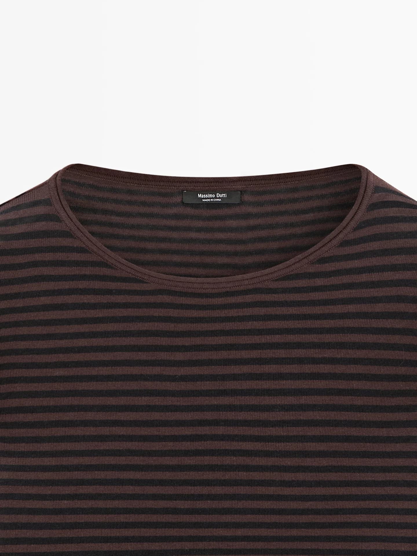 Вязаный свитер из смесового хлопка в полоску.