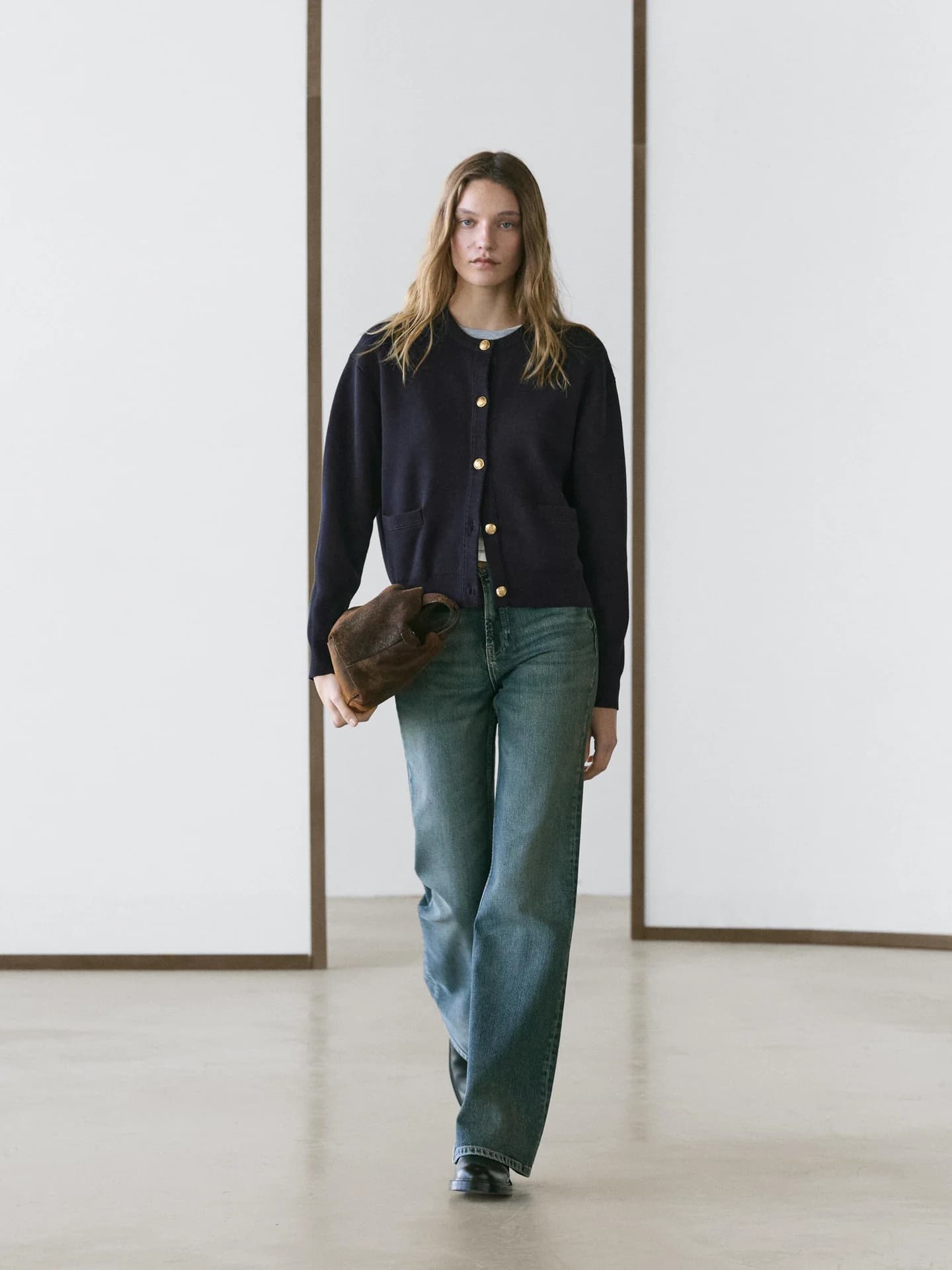 Кардиган хлопковой вязки с золотыми пуговицами - фото 10