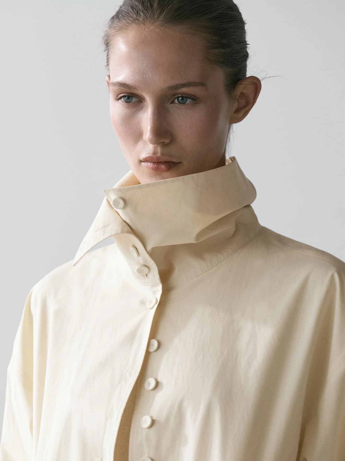 Хлопковая куртка с декоративными пуговицами. - фото 10