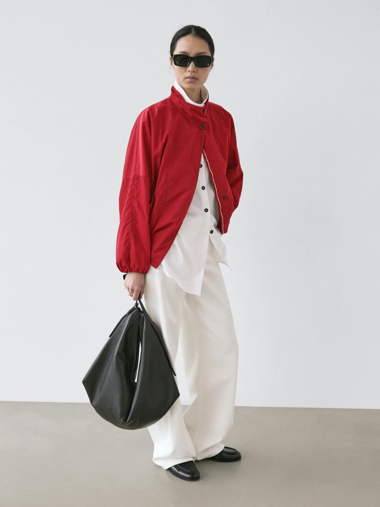 Пышный бомбер с высоким воротником - фото 10