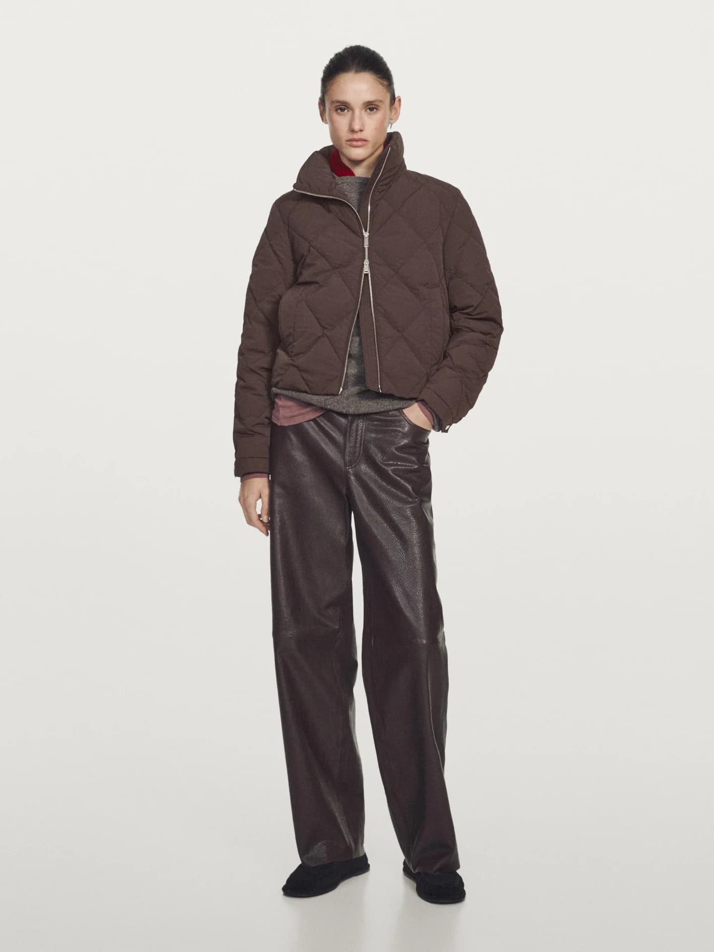 Короткий непромокаемый пуховик - фото 17