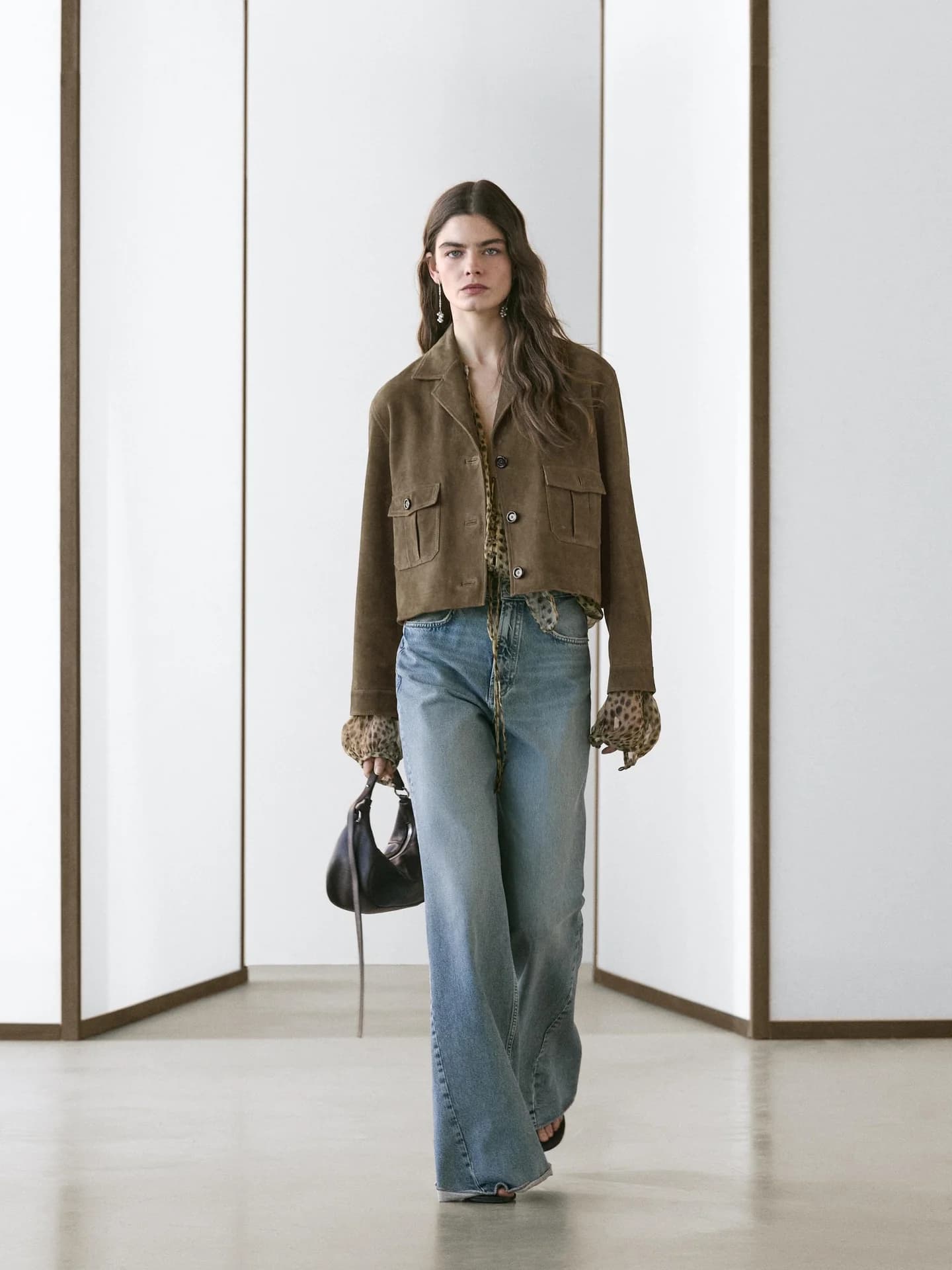 Короткая куртка из замши - фото 7