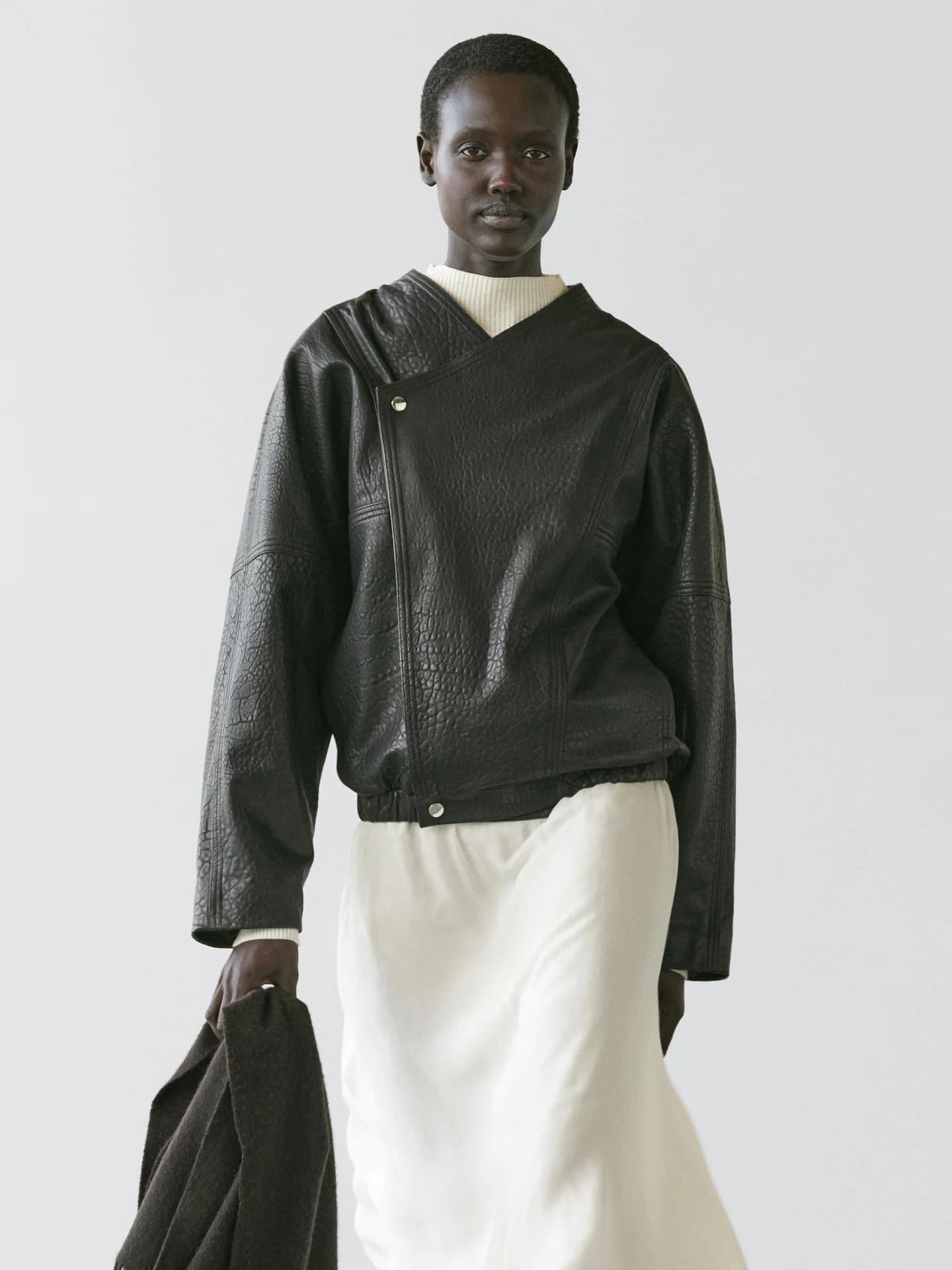 Кожаный бомбер - фото 2