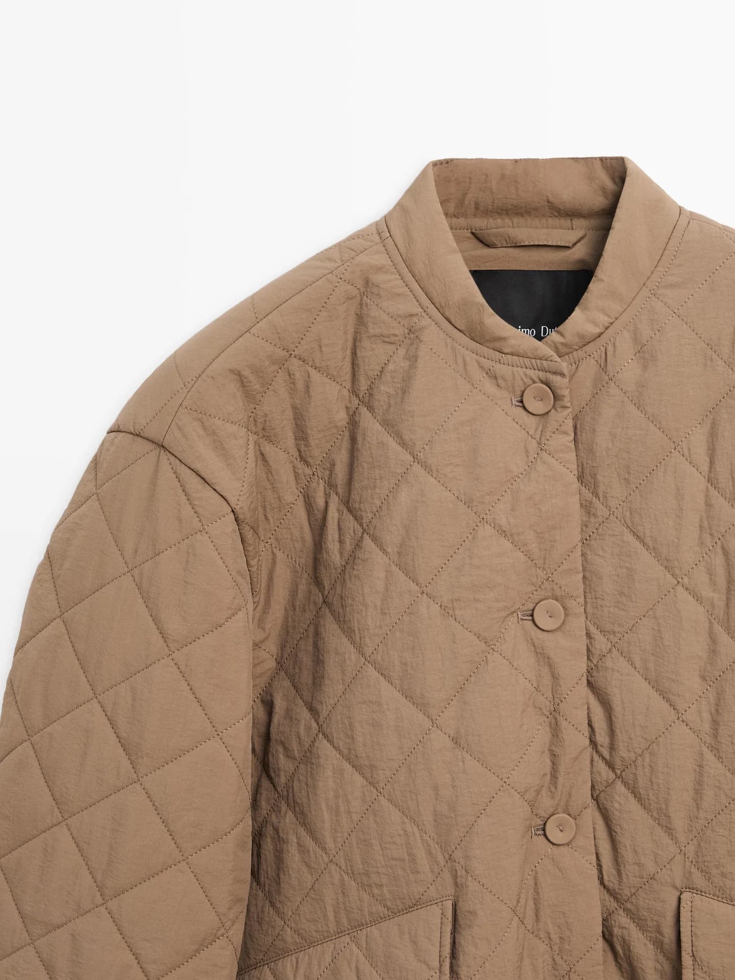 Легкая короткая стеганая куртка - фото 6