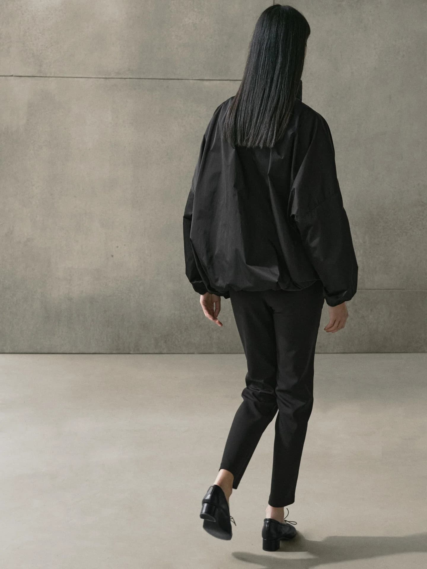 Бомбер с декоративными карманами