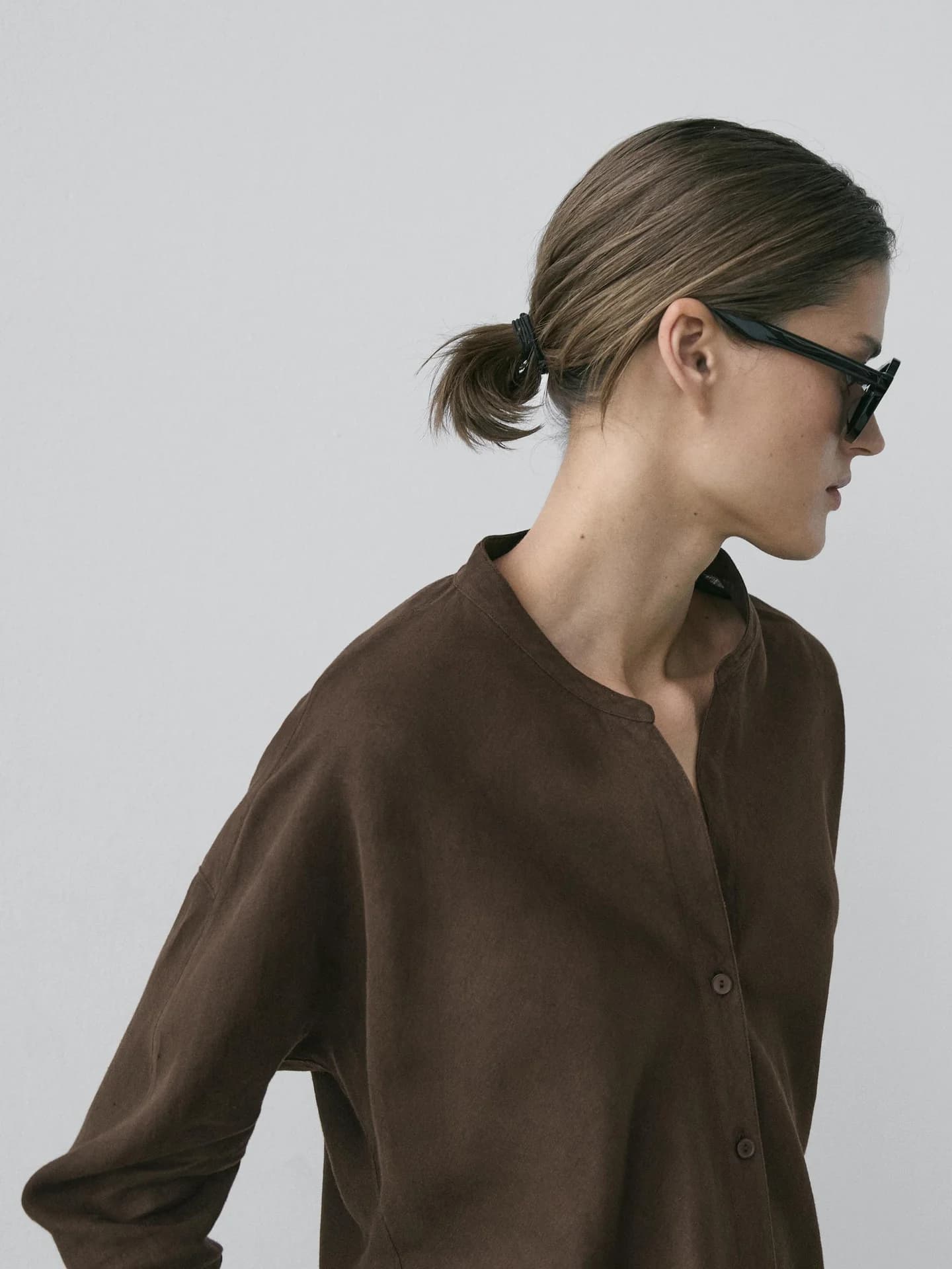 Рубашка из 100% льна с воротником стойкой и застежкой. - фото 6