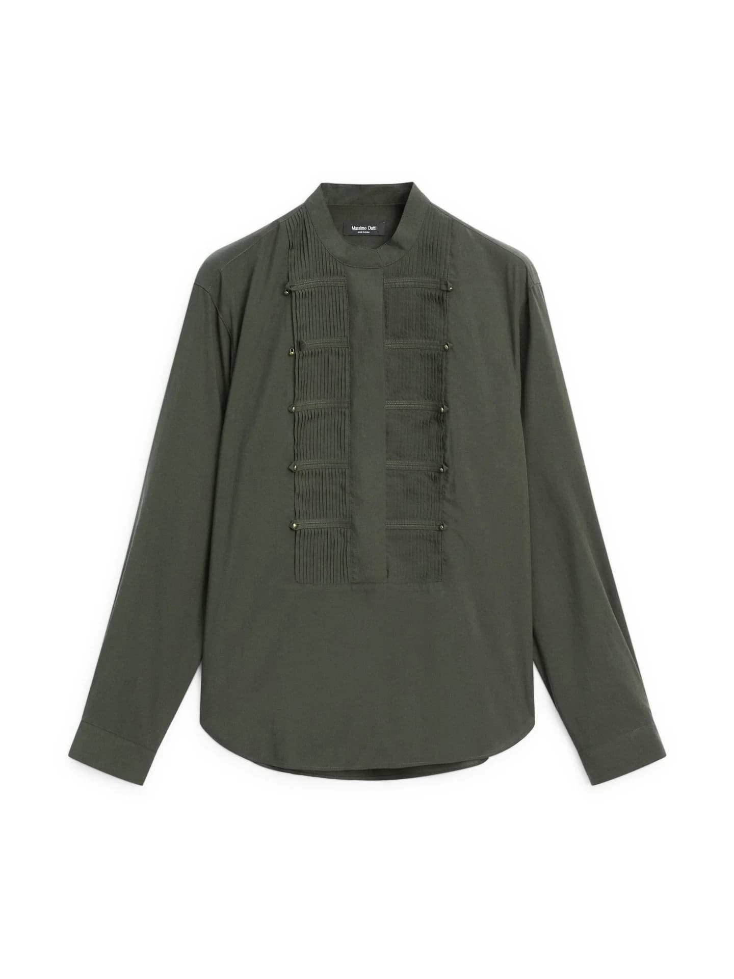 Рубашка с тонкими складками и воротником стойкой. - фото 3