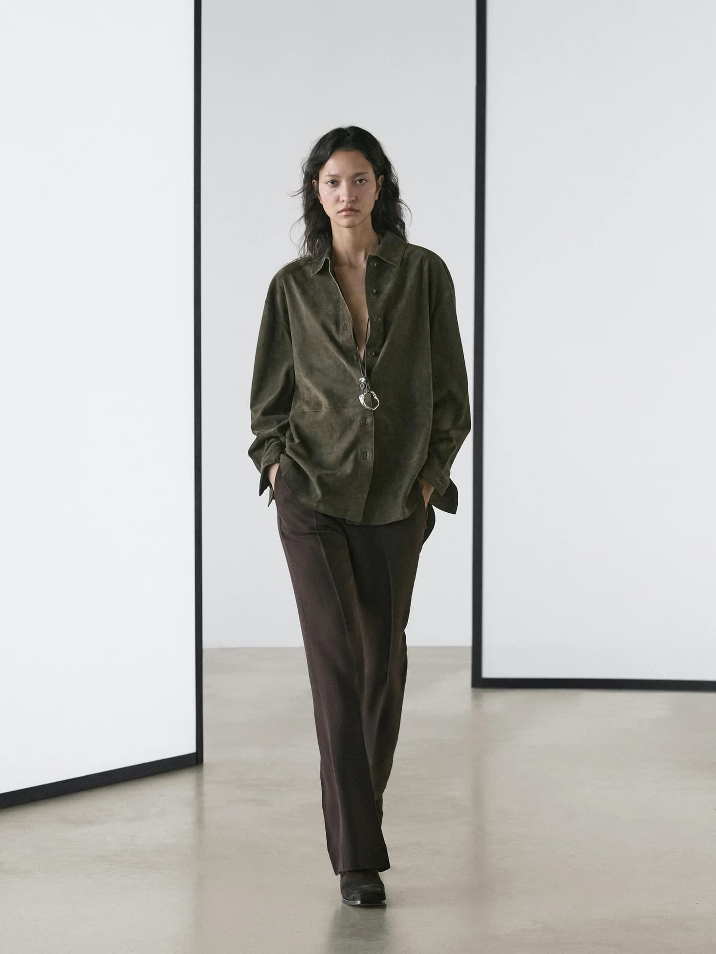 Кожаная рубашка из замши с отстрочкой - фото 2