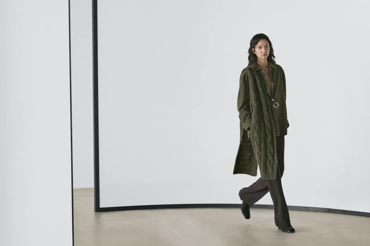 Кожаная рубашка из замши с отстрочкой - фото 6