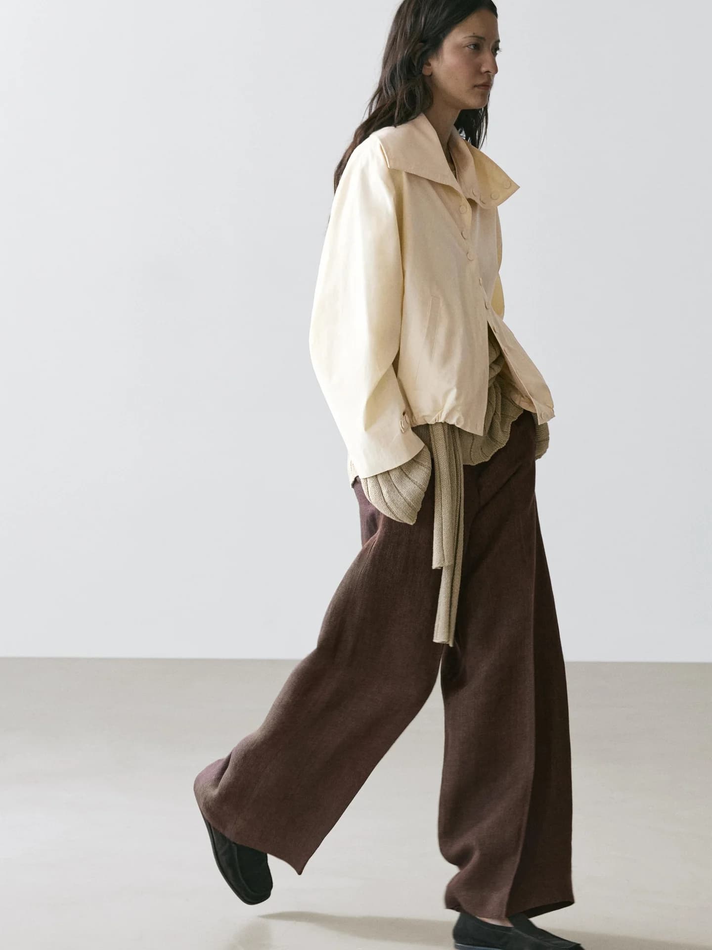 Свободные костюмные брюки из льна. - фото 2