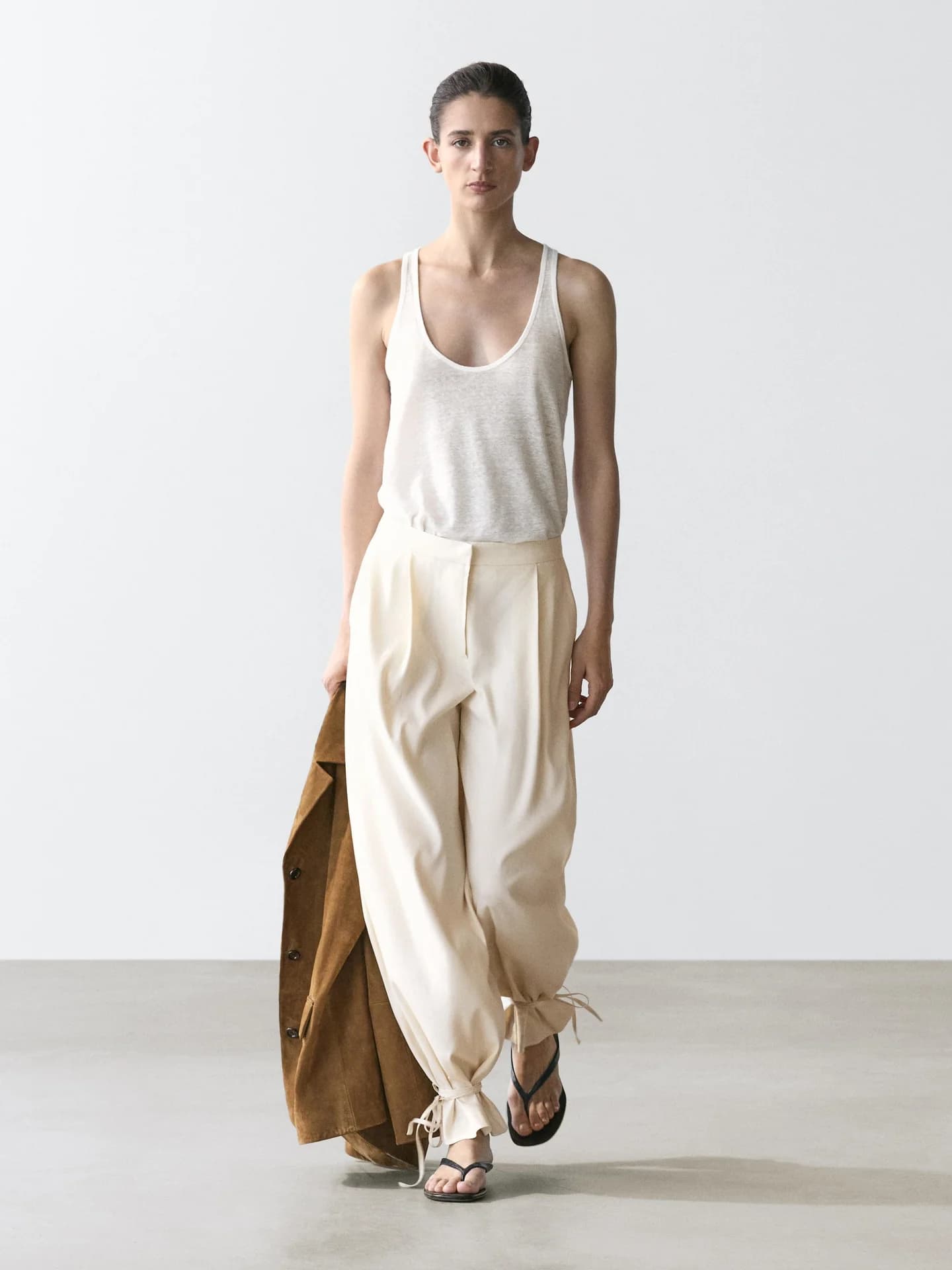 Свободные брюки бочкообразного кроя