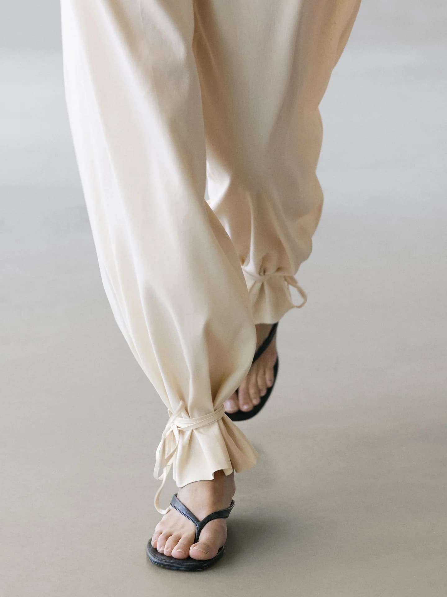 Свободные брюки бочкообразного кроя - фото 8