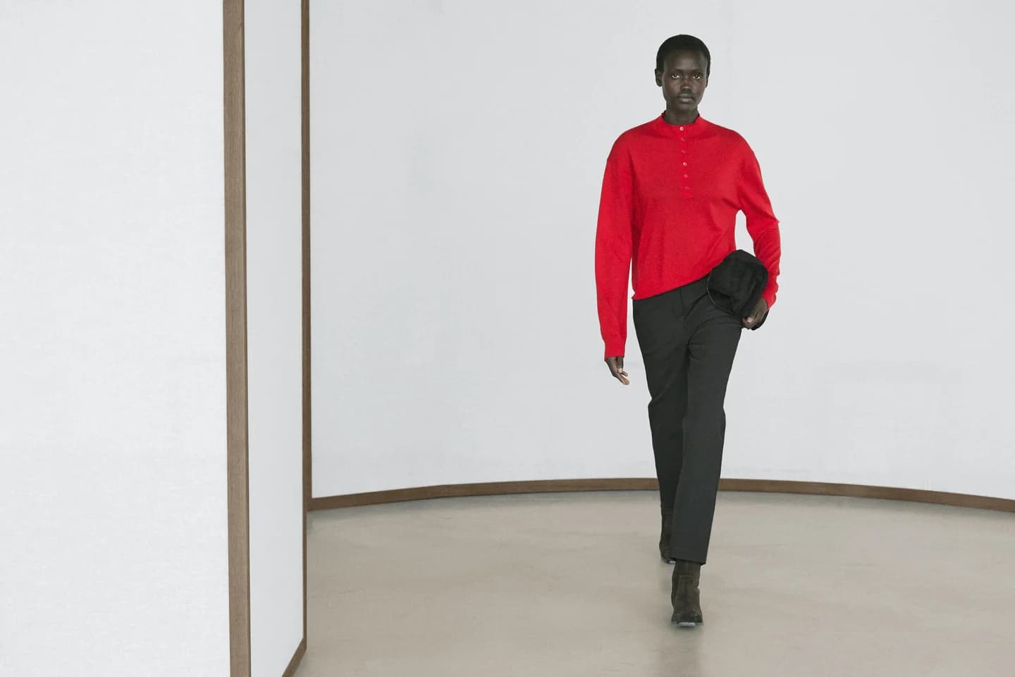 Прямые брюки из технической ткани. - фото 5