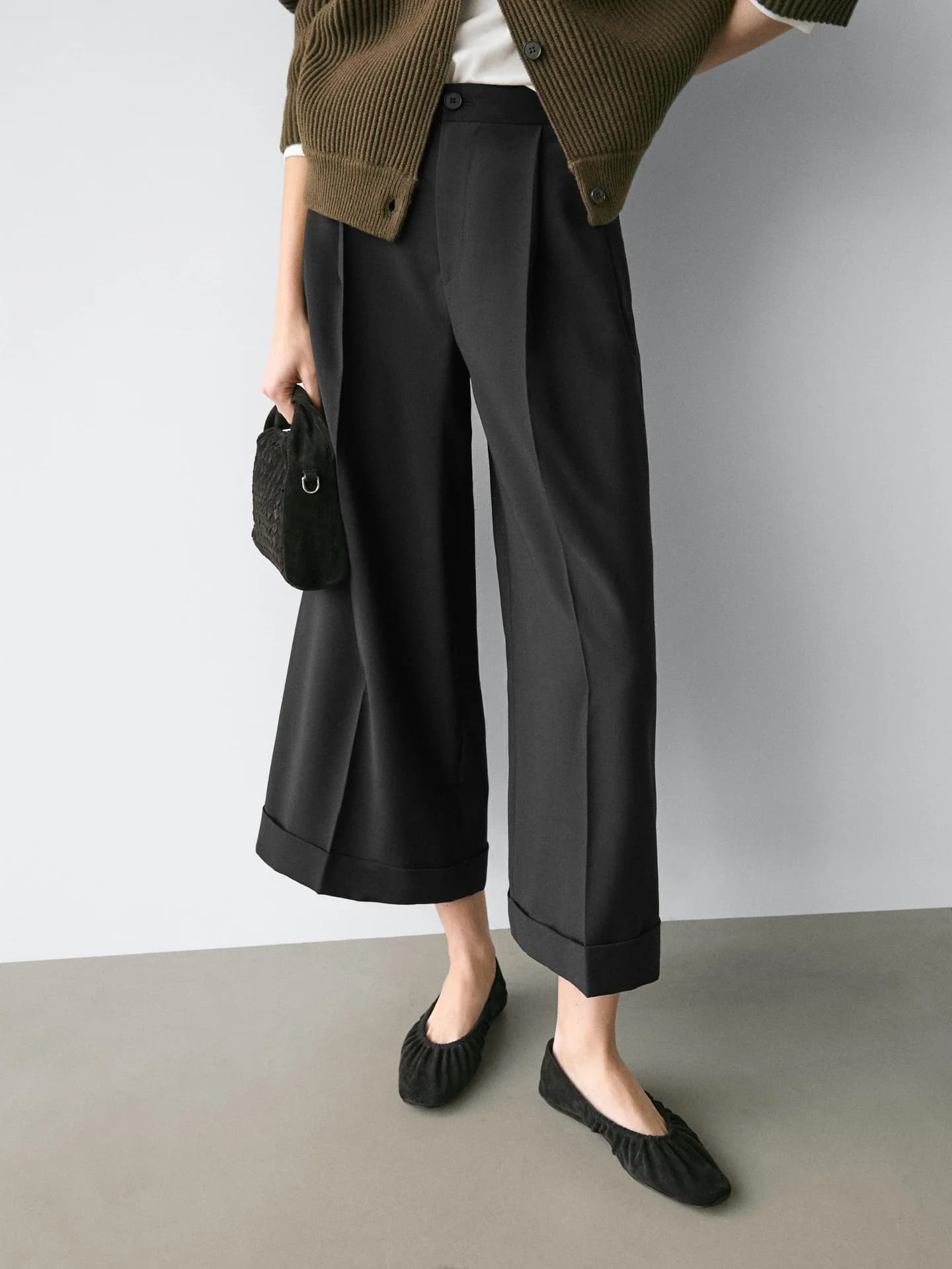 Свободные брюки со складками - фото 10