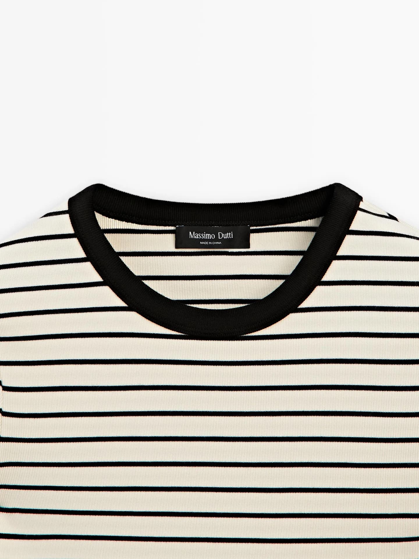 Футболка с короткими рукавами и контрастными полосками. - фото 2