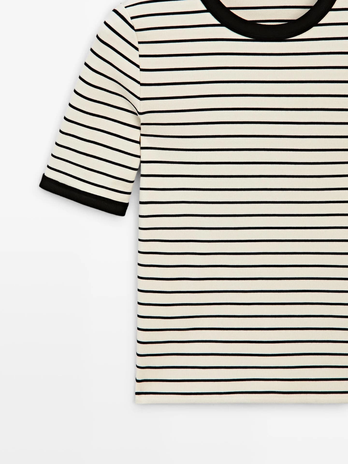 Футболка с короткими рукавами и контрастными полосками. - фото 3