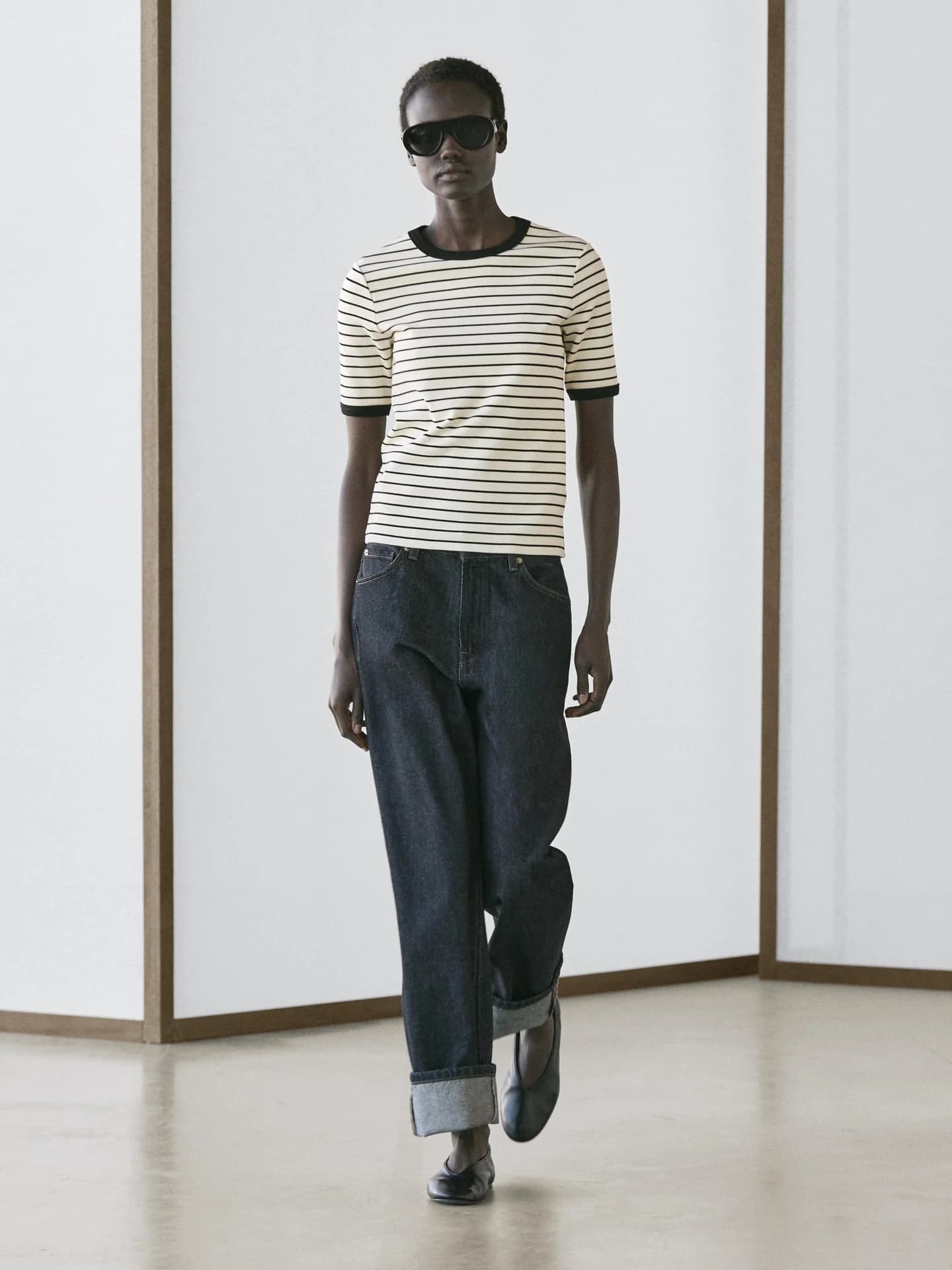 Футболка с короткими рукавами и контрастными полосками. - фото 9