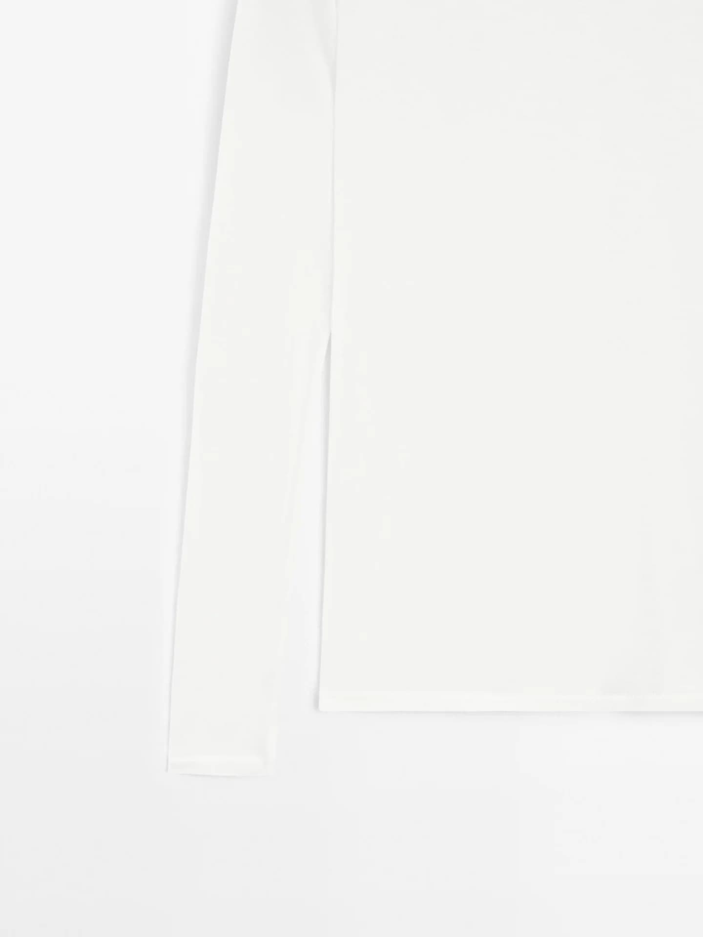 Прозрачная футболка из 100% хлопка с декоративным вырезом. - фото 4