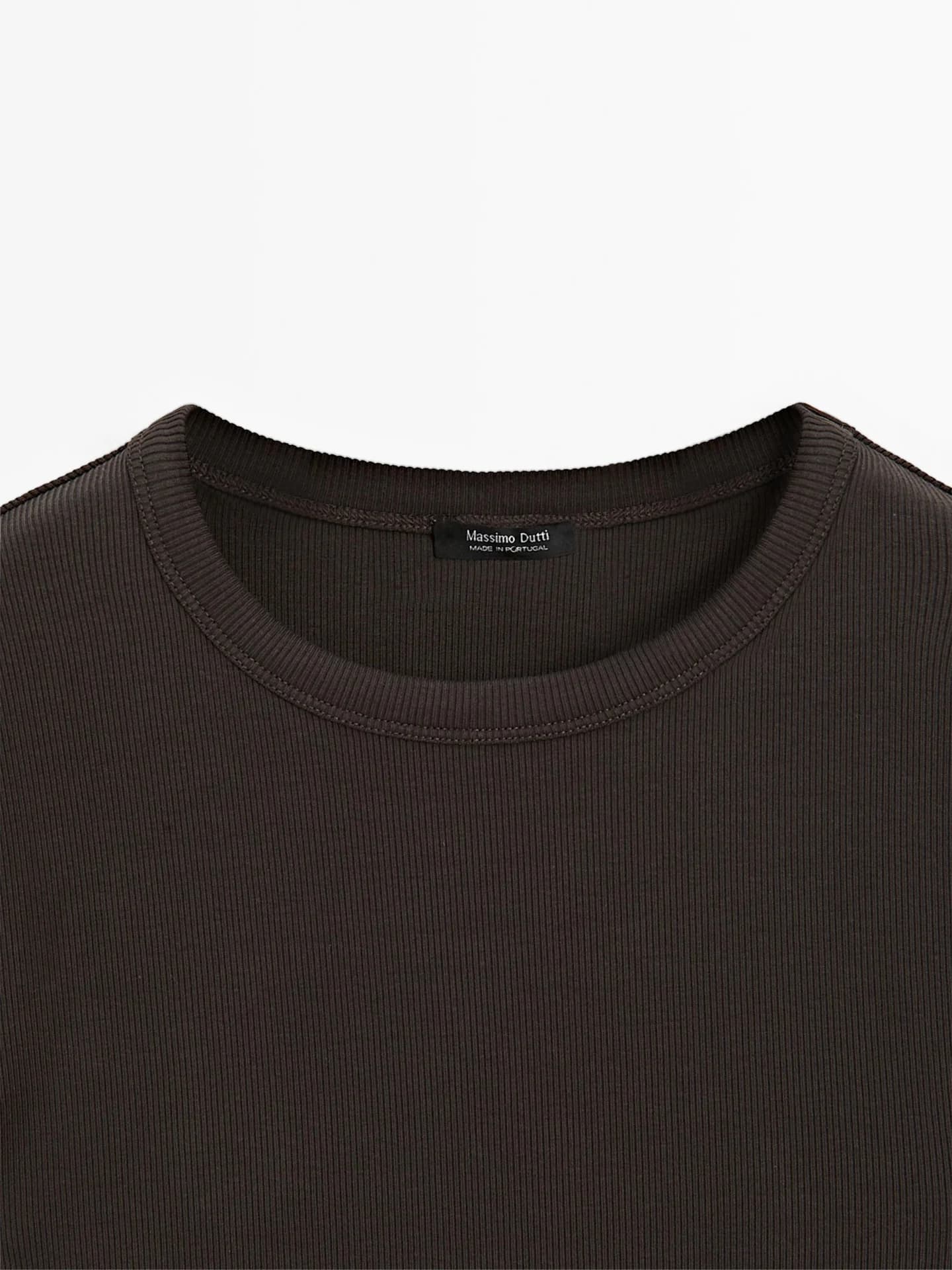 Футболка из ребристого материала с короткими рукавами. - фото 9