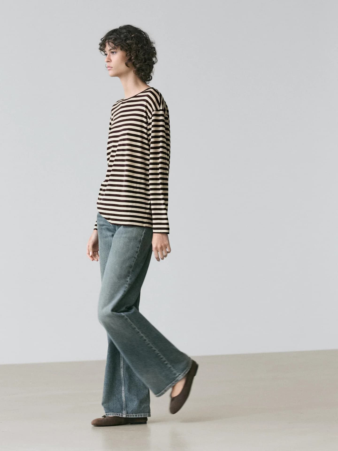 Полосатая футболка оверсайз с длинными рукавами - фото 10