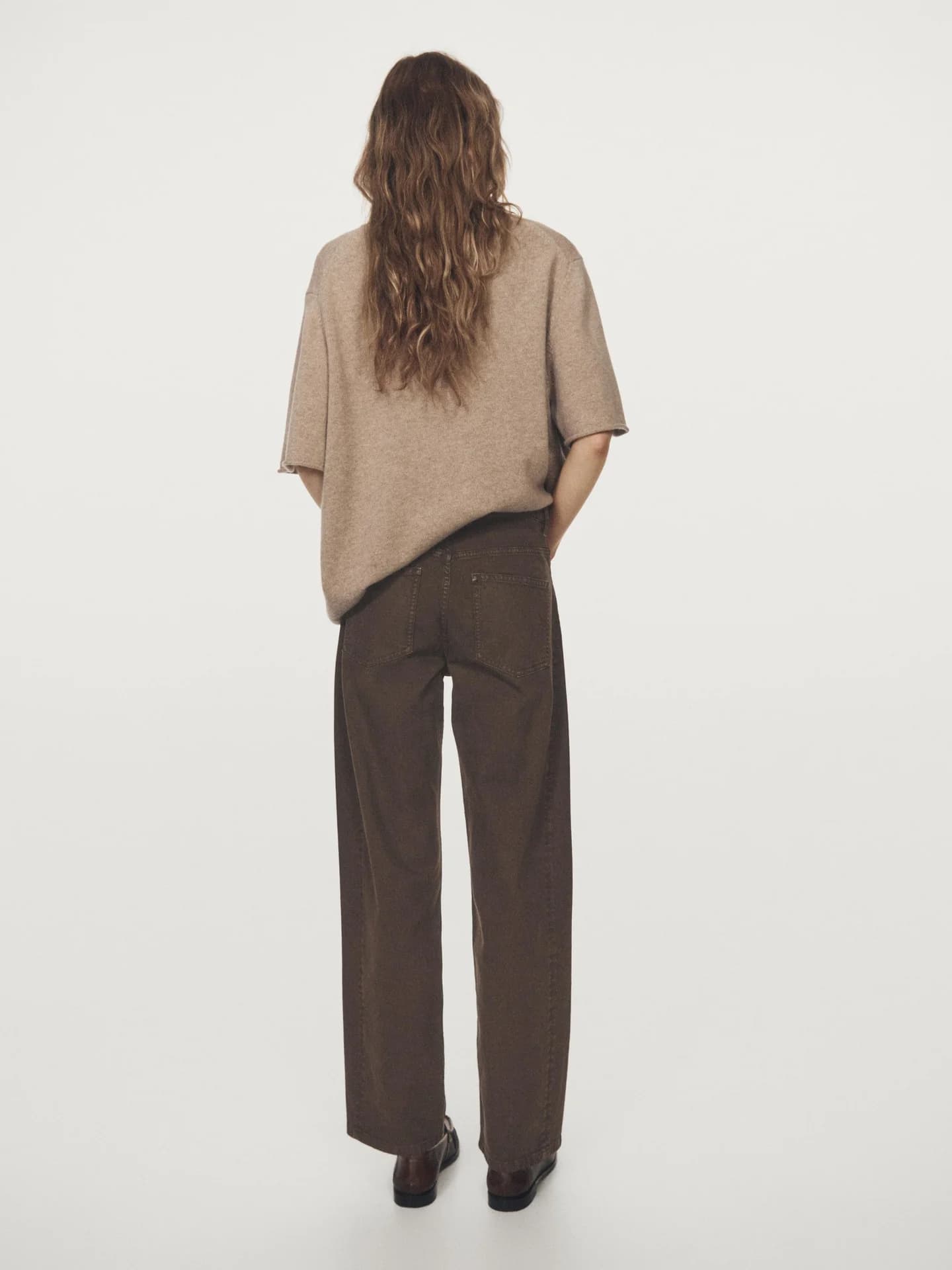 Джинсы объемного кроя с высокой талией - фото 9