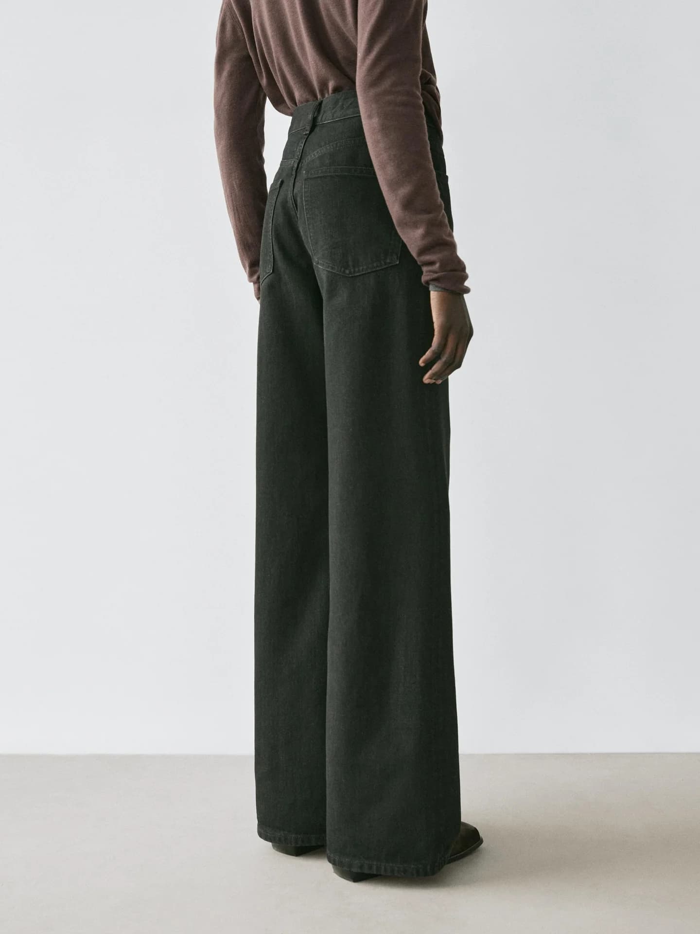 Джинсы прямого кроя - фото 10