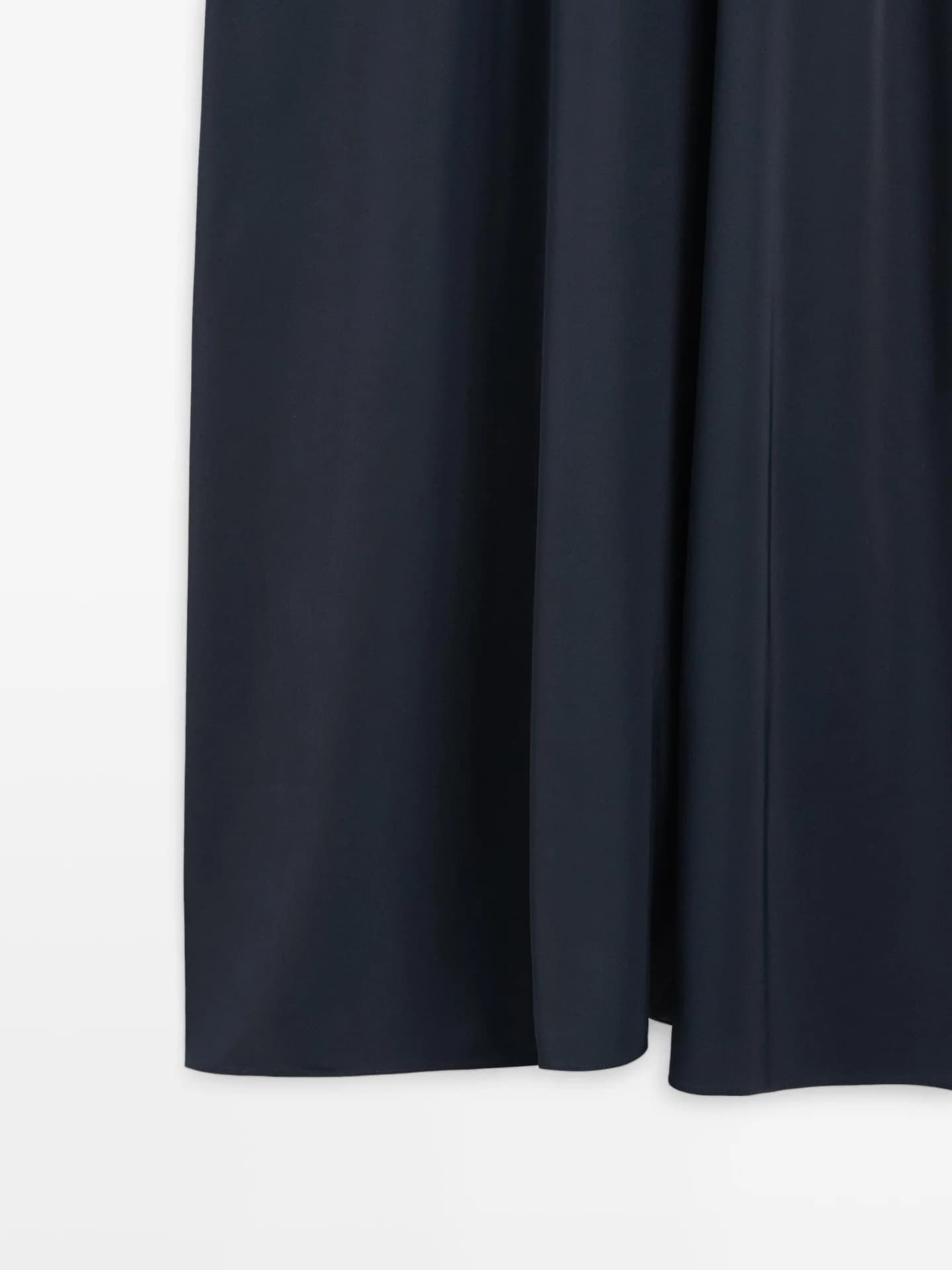 Свободное расклешенное платье на бретелях. - фото 3