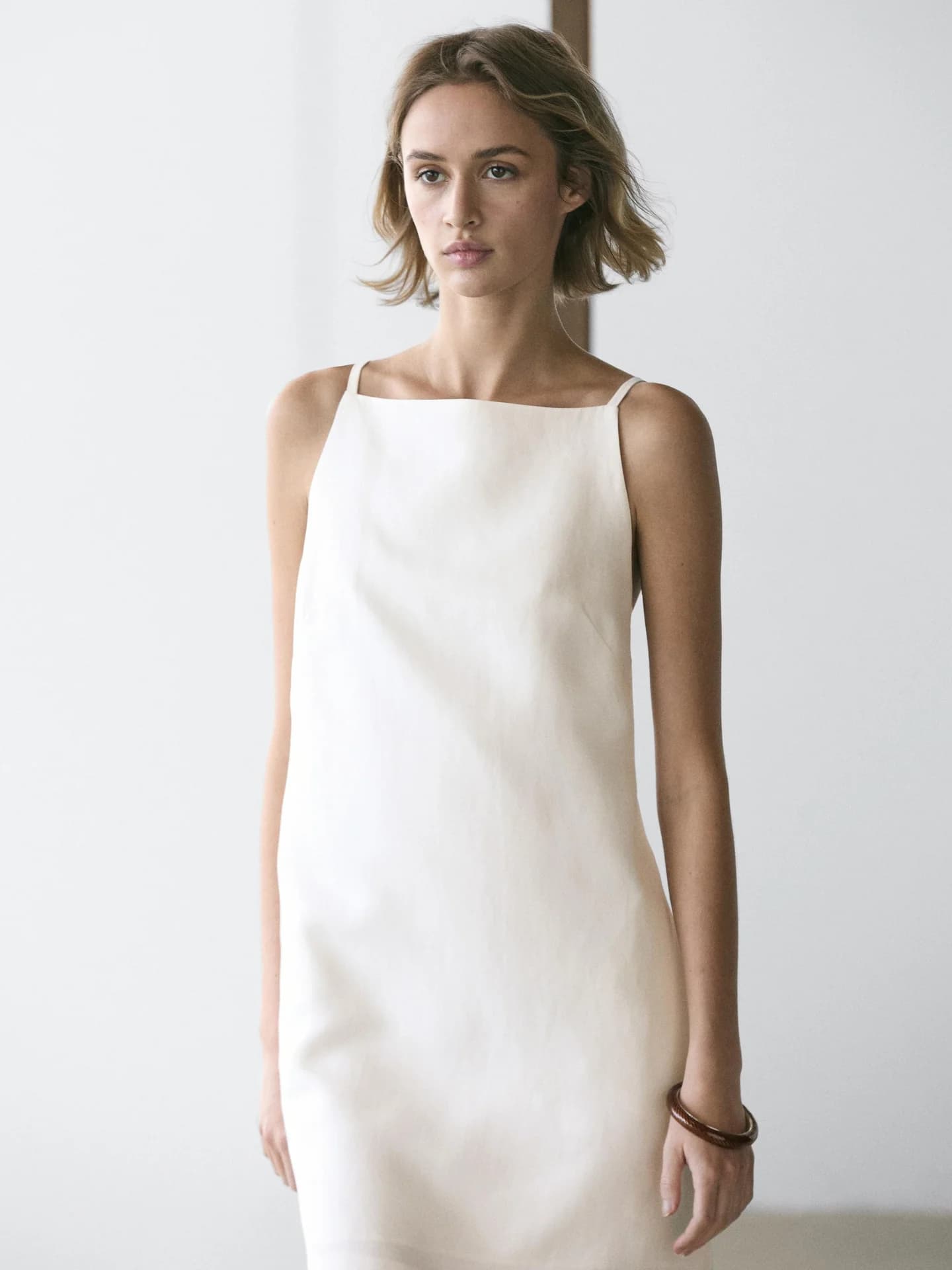 Свободное мини-платье - фото 9