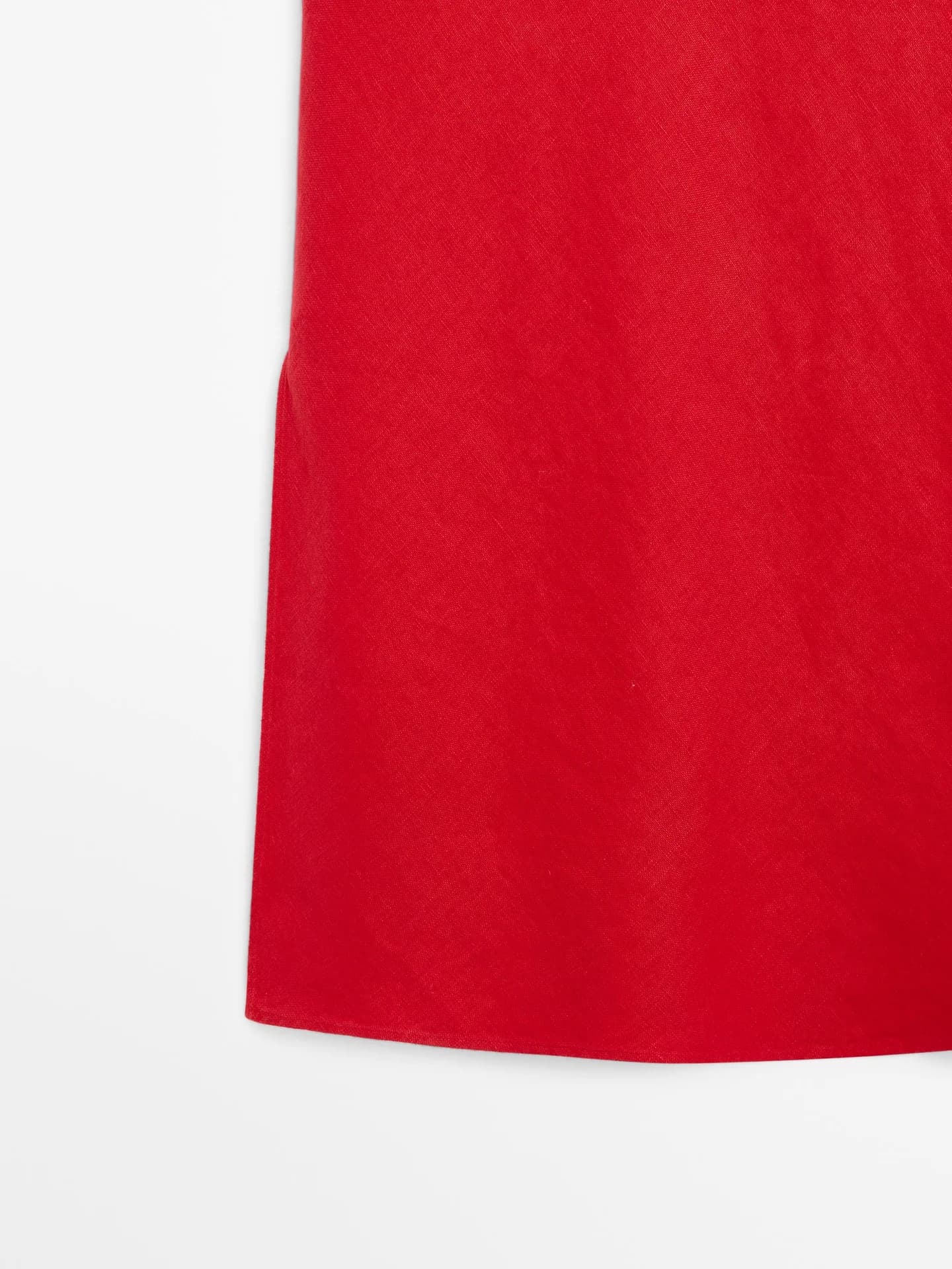 Льняное платье средней длины с прямым вырезом. - фото 6