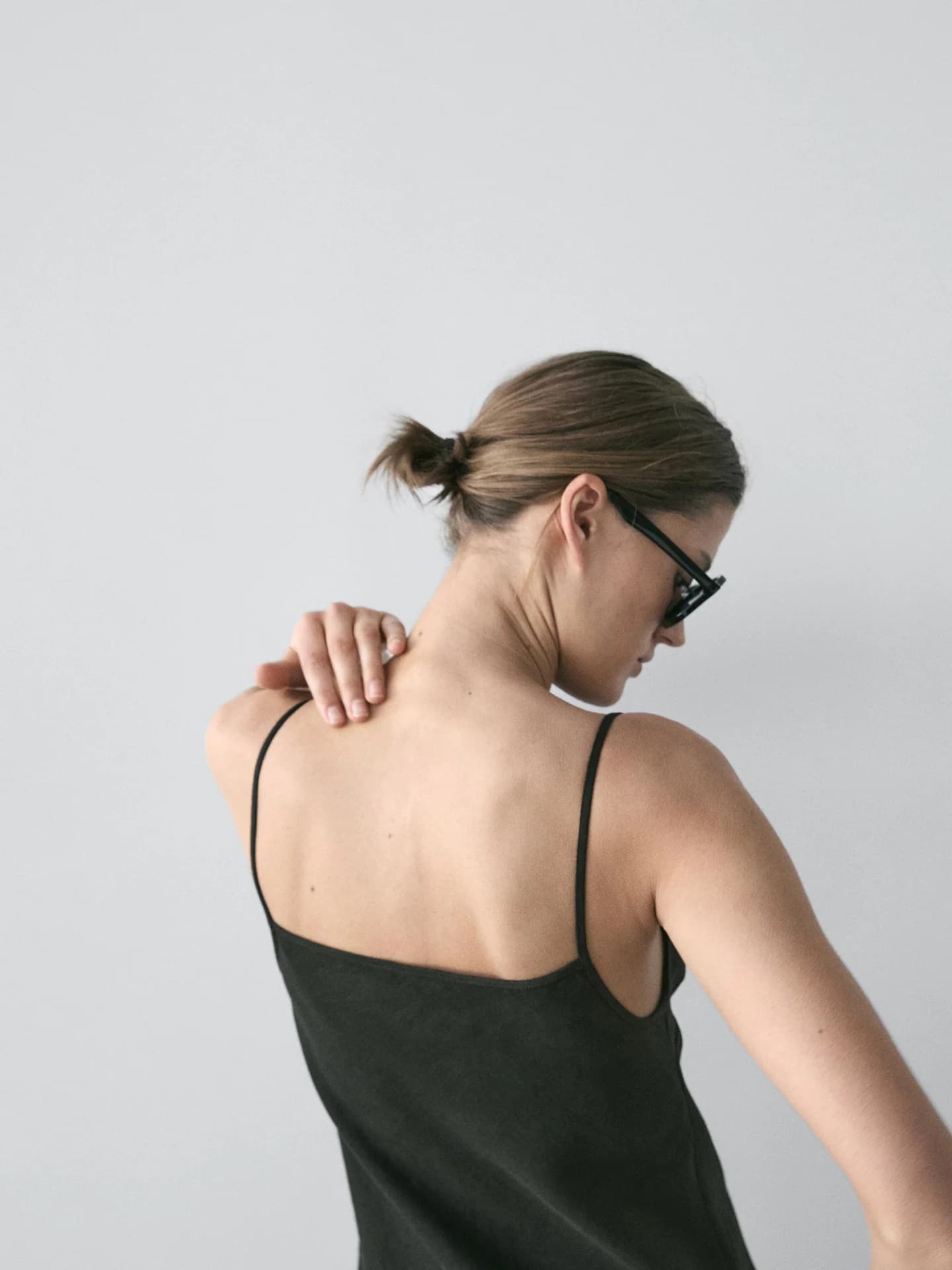 Платье средней длины из 100% льна. - фото 9