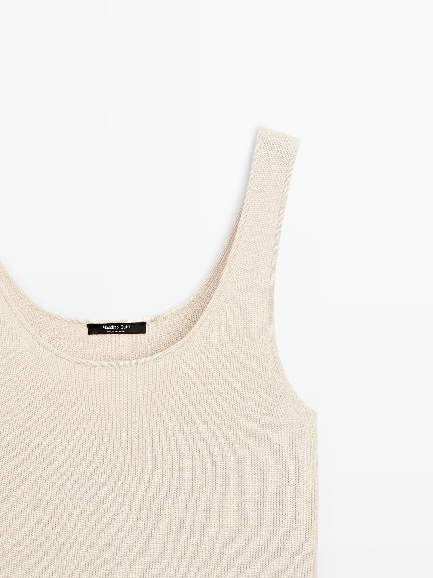 Контрастное платье с бретелями - фото 5