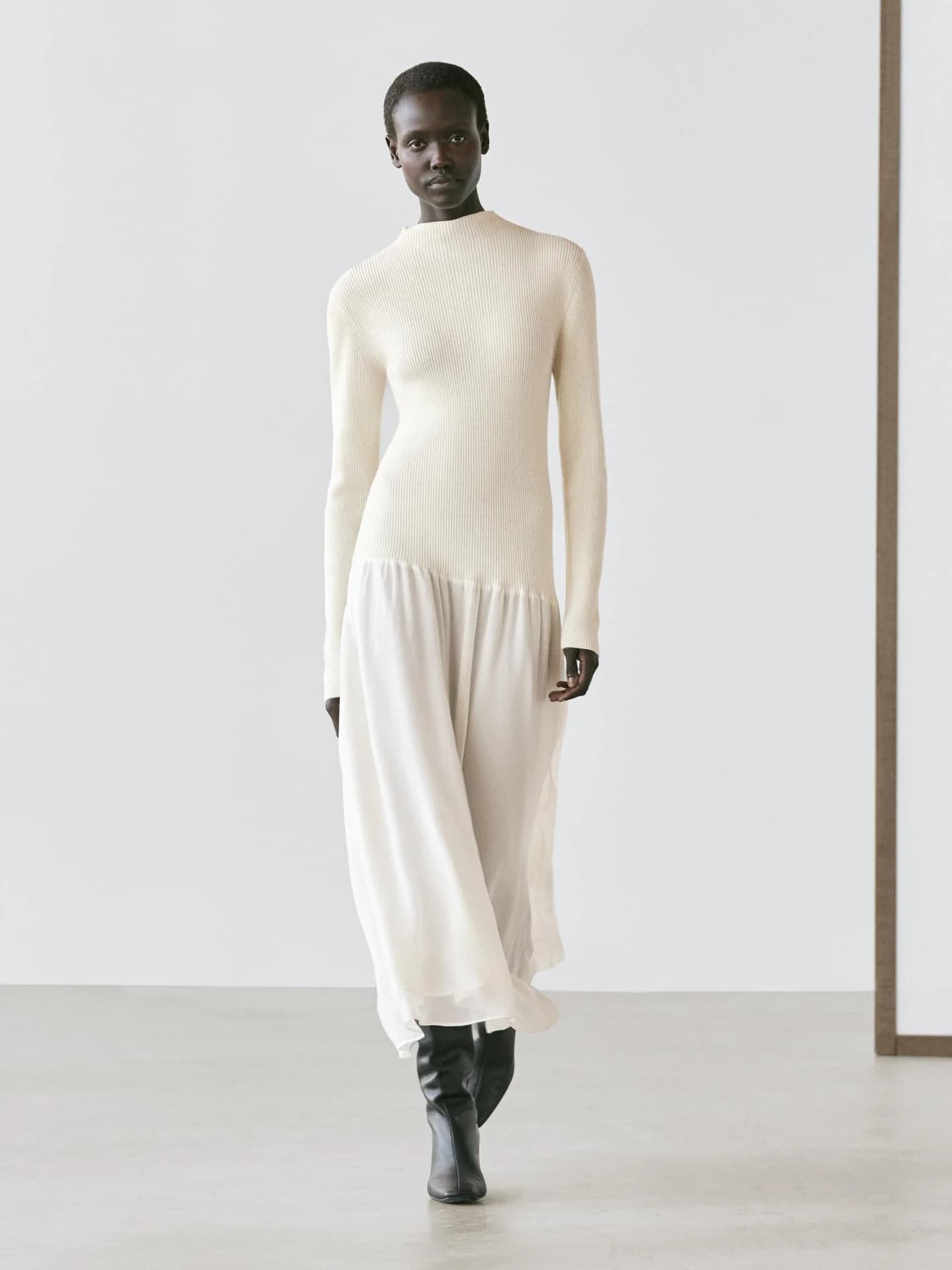 Трикотажное платье из контрастных материалов. - фото 10