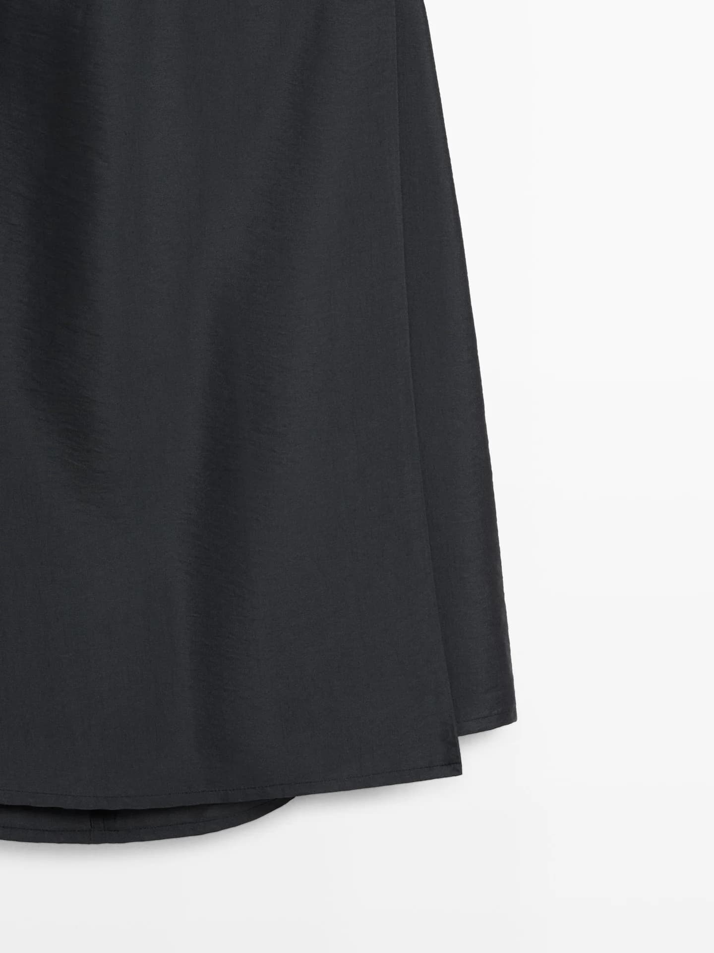 Платье средней длины с декоративной драпировкой - фото 7