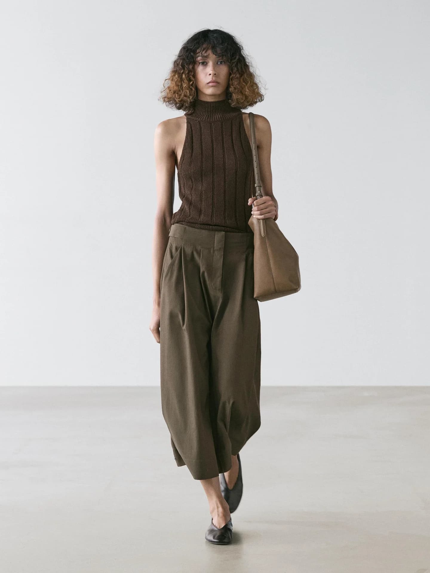 Юбка средней длины со складками - фото 10