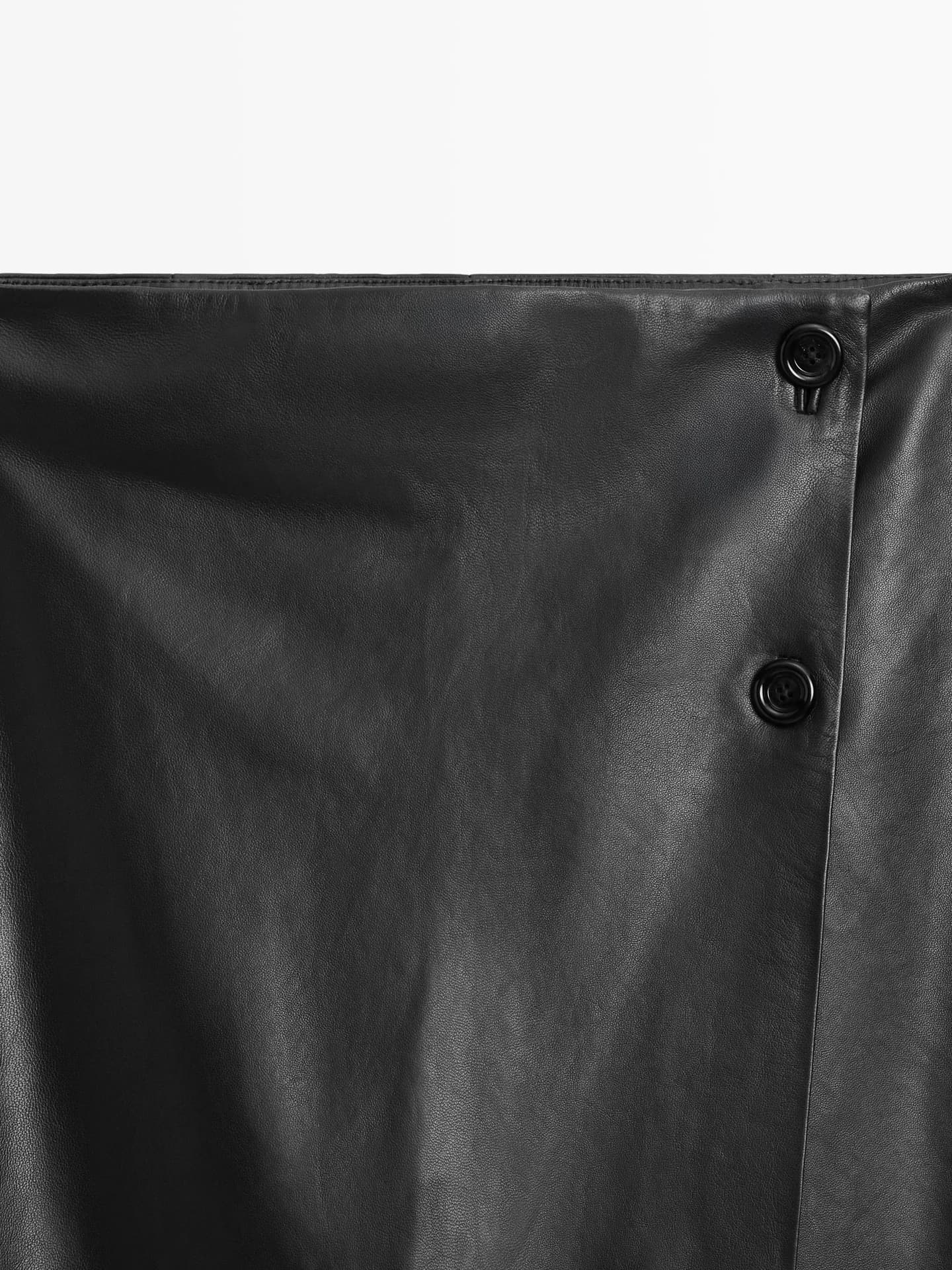 Юбка средней длины из кожи наппа с отстрочкой - фото 4