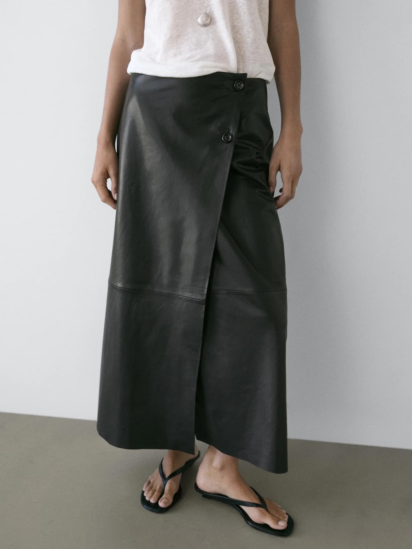 Юбка средней длины из кожи наппа с отстрочкой - фото 5