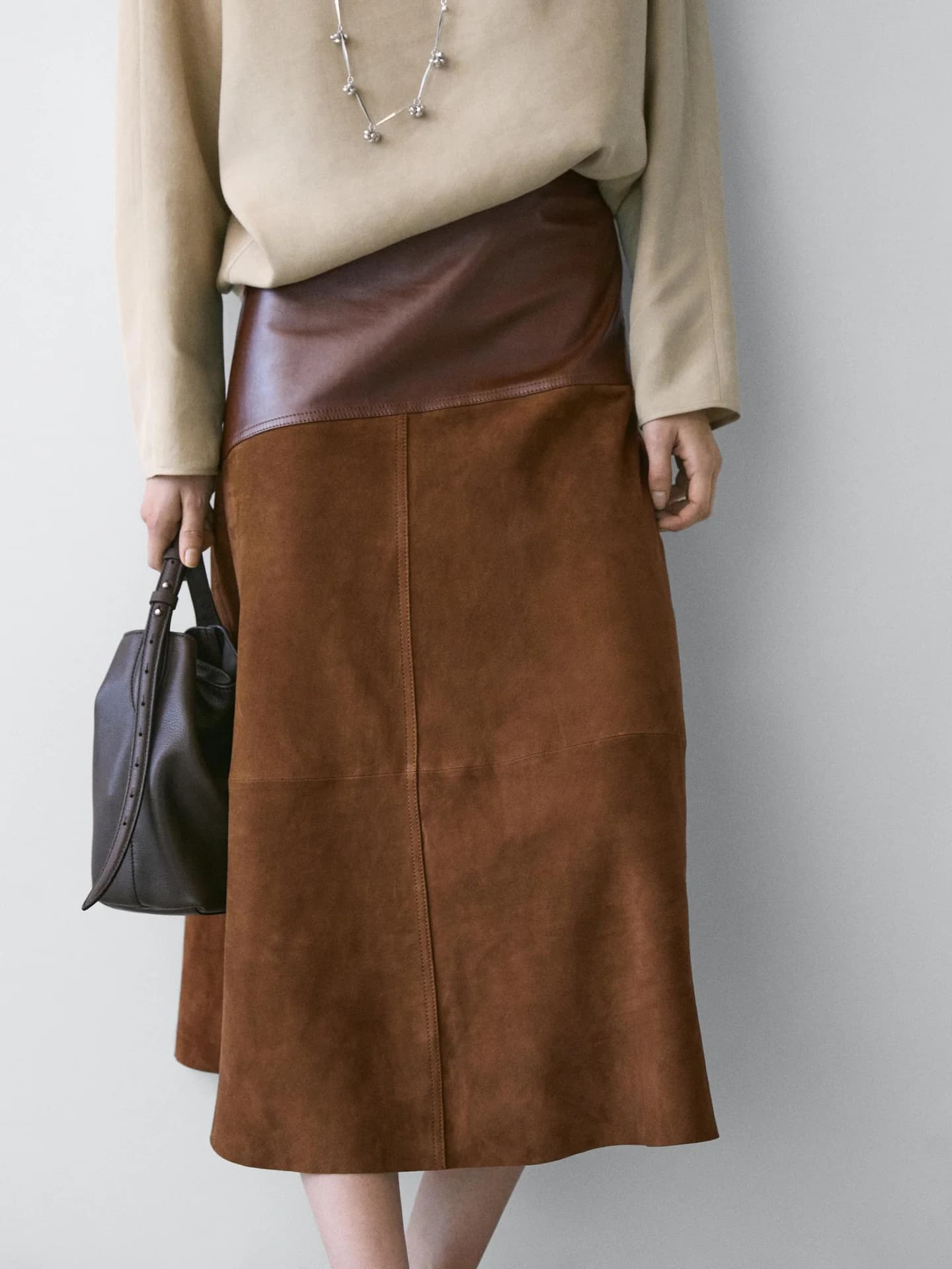 Асимметричная юбка из замши и кожи наппа - фото 9