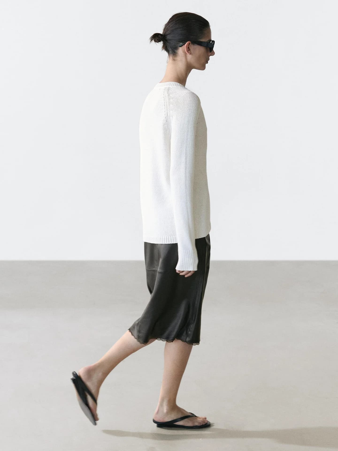 Юбка средней длины из кожи наппа. - фото 10