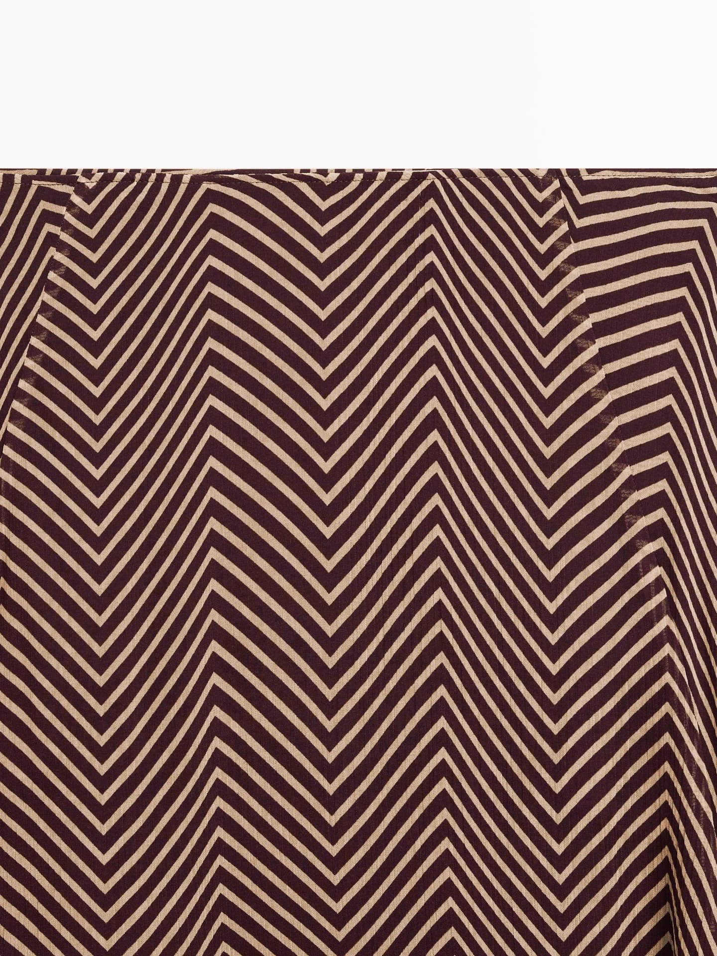 Расклешенная юбка-миди с геометрическим принтом